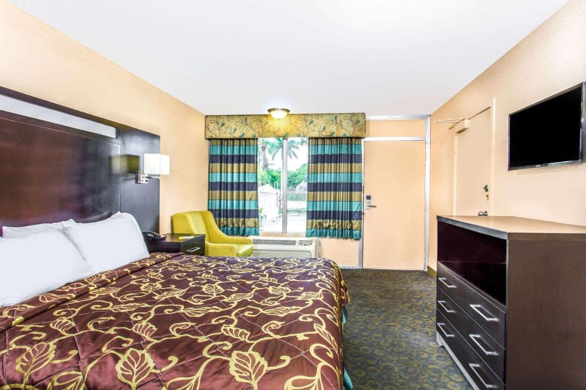 Days Inn by Wyndham Fort Lauderdale Airport Cruise Port gallery photo in Fort Lauderdale, FL — image 8