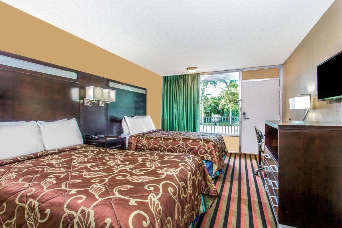 Days Inn by Wyndham Fort Lauderdale Airport Cruise Port gallery photo in Fort Lauderdale, FL — image 11