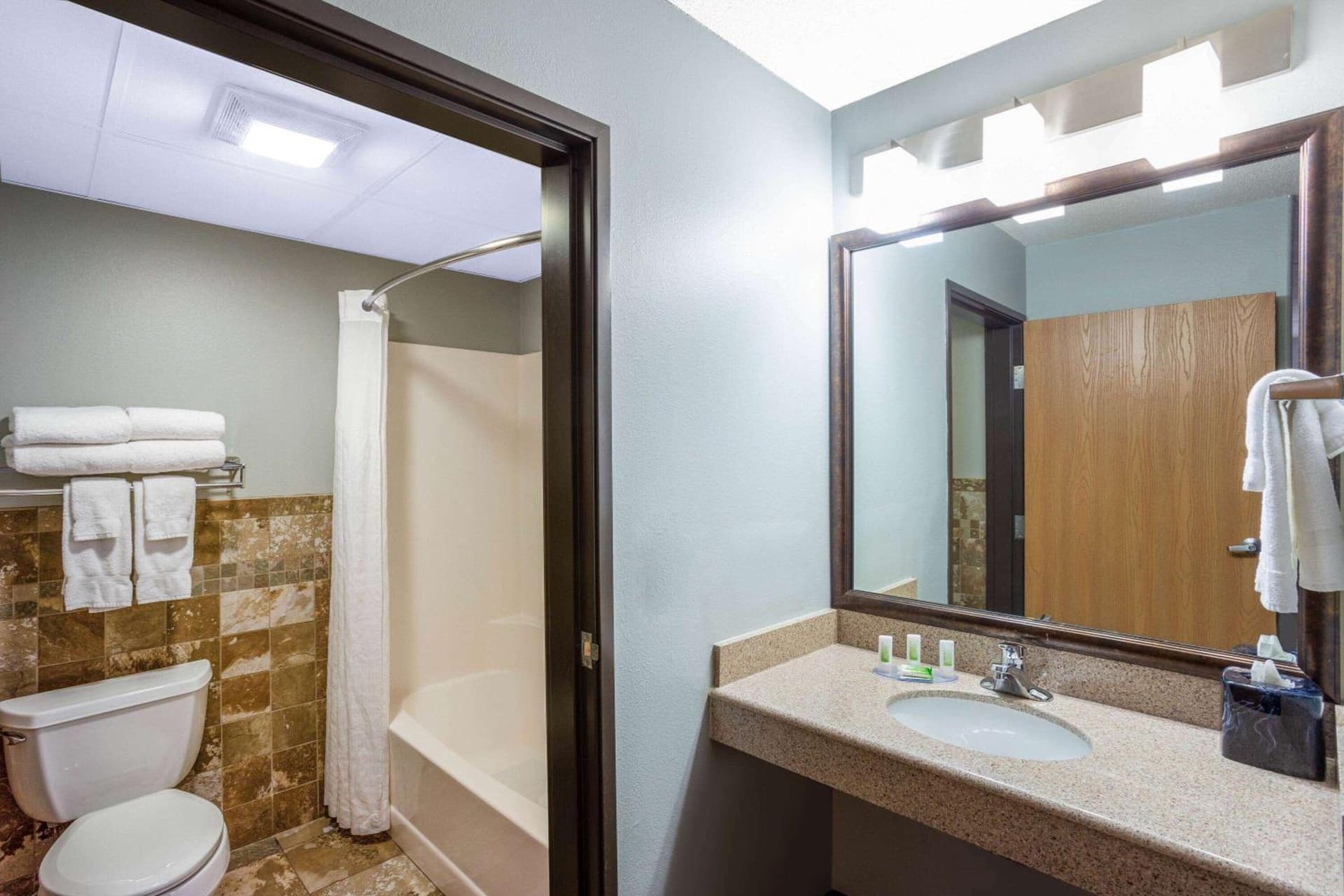 AmericInn by Wyndham Madison South gallery photo in Madison, WI — image 6