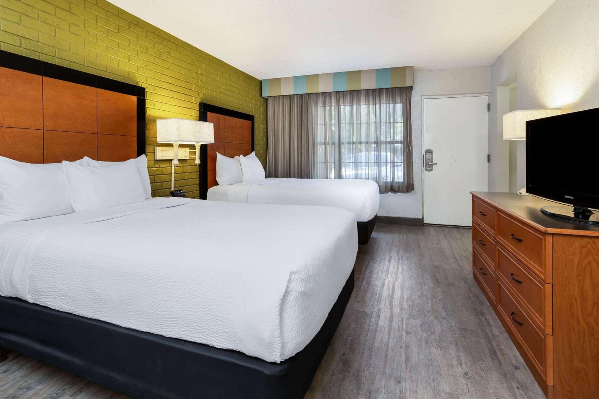 La Quinta Inn Tampa Airport Stadium Westshore interior in Tampa, FL — gallery photo 2