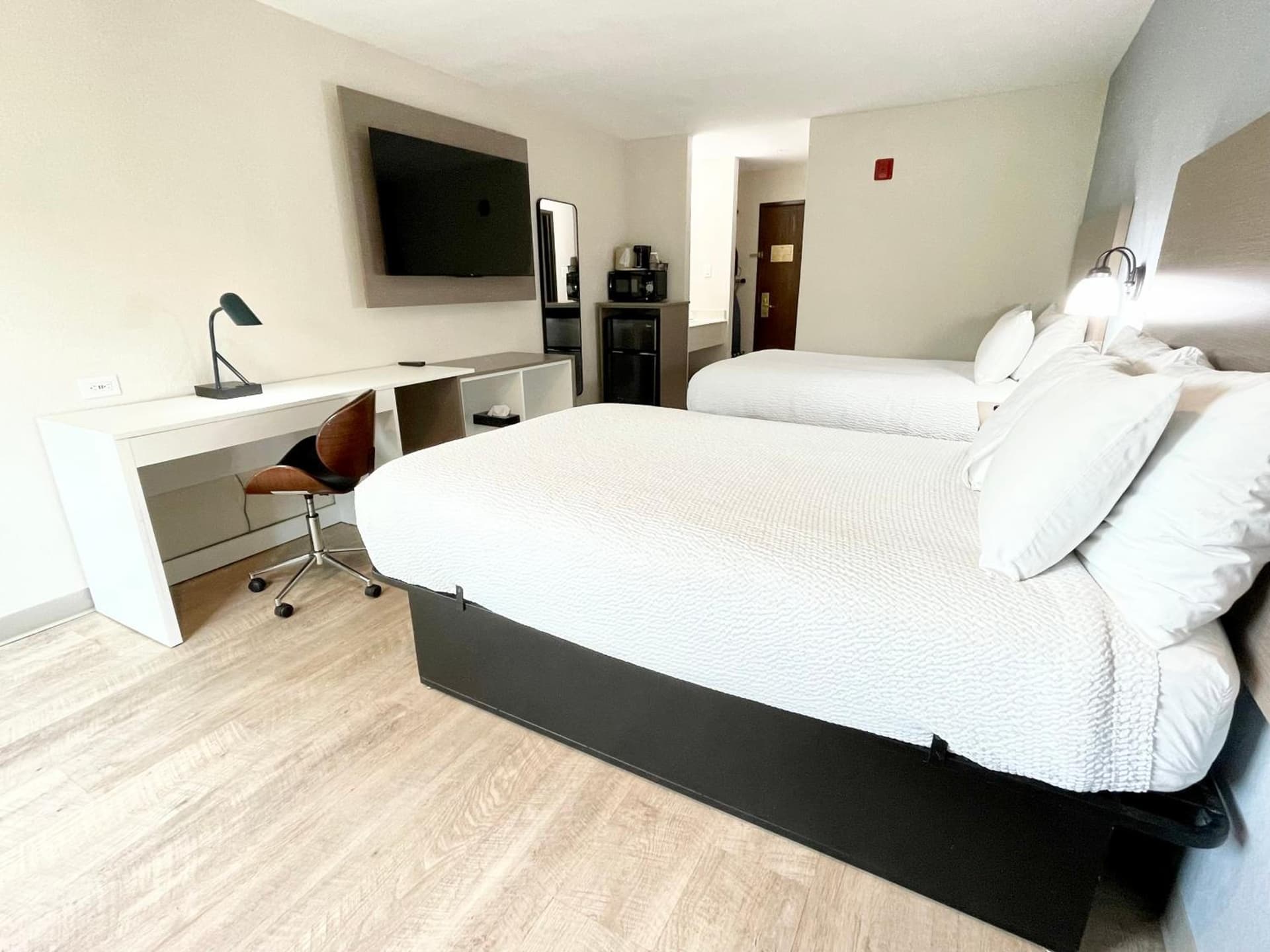 Days Inn by Wyndham Arlington property views in Arlington, TX — gallery photo 3