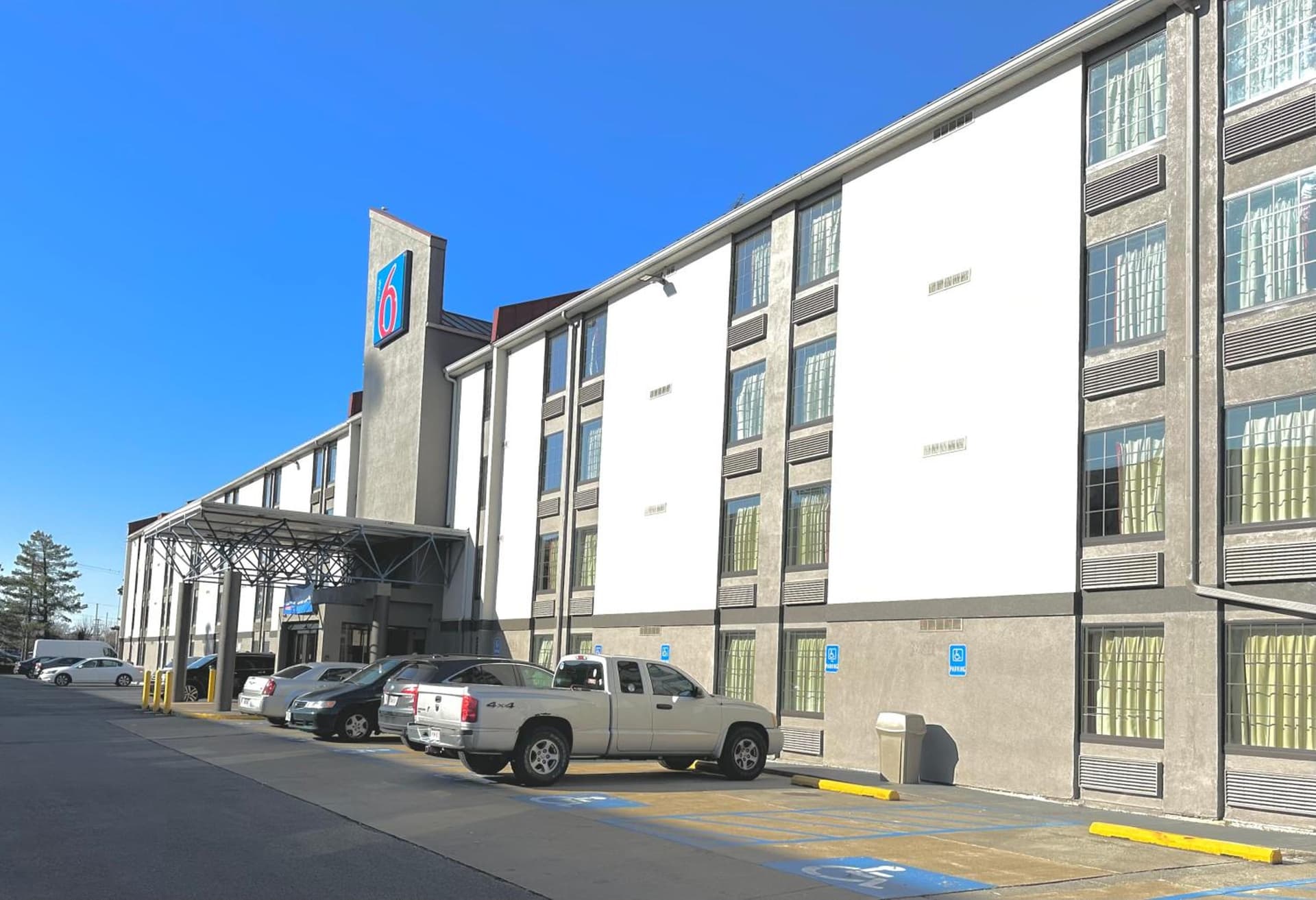 Studio 6 Springfield VA Washington DC Southwest featured exterior or lobby in Springfield, VA — similar hotel