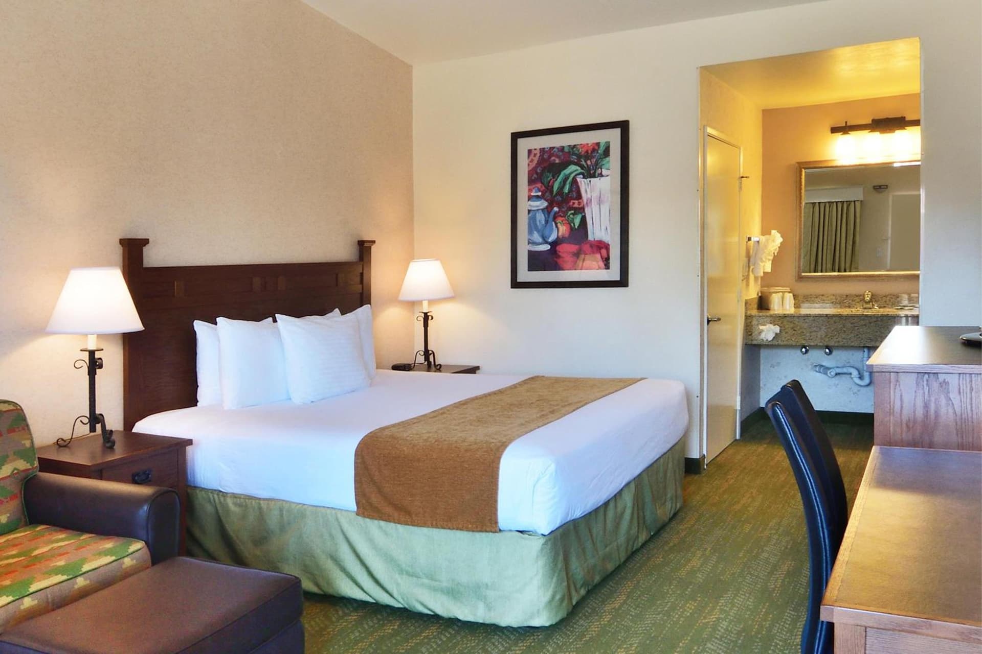 Lamplighter Inn & Suites at SDSU gallery photo in San Diego, CA — image 8