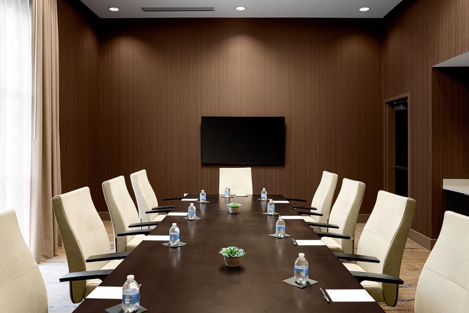 Courtyard by Marriott Dallas Downtown/Reunion District gallery photo in Dallas, TX — image 9