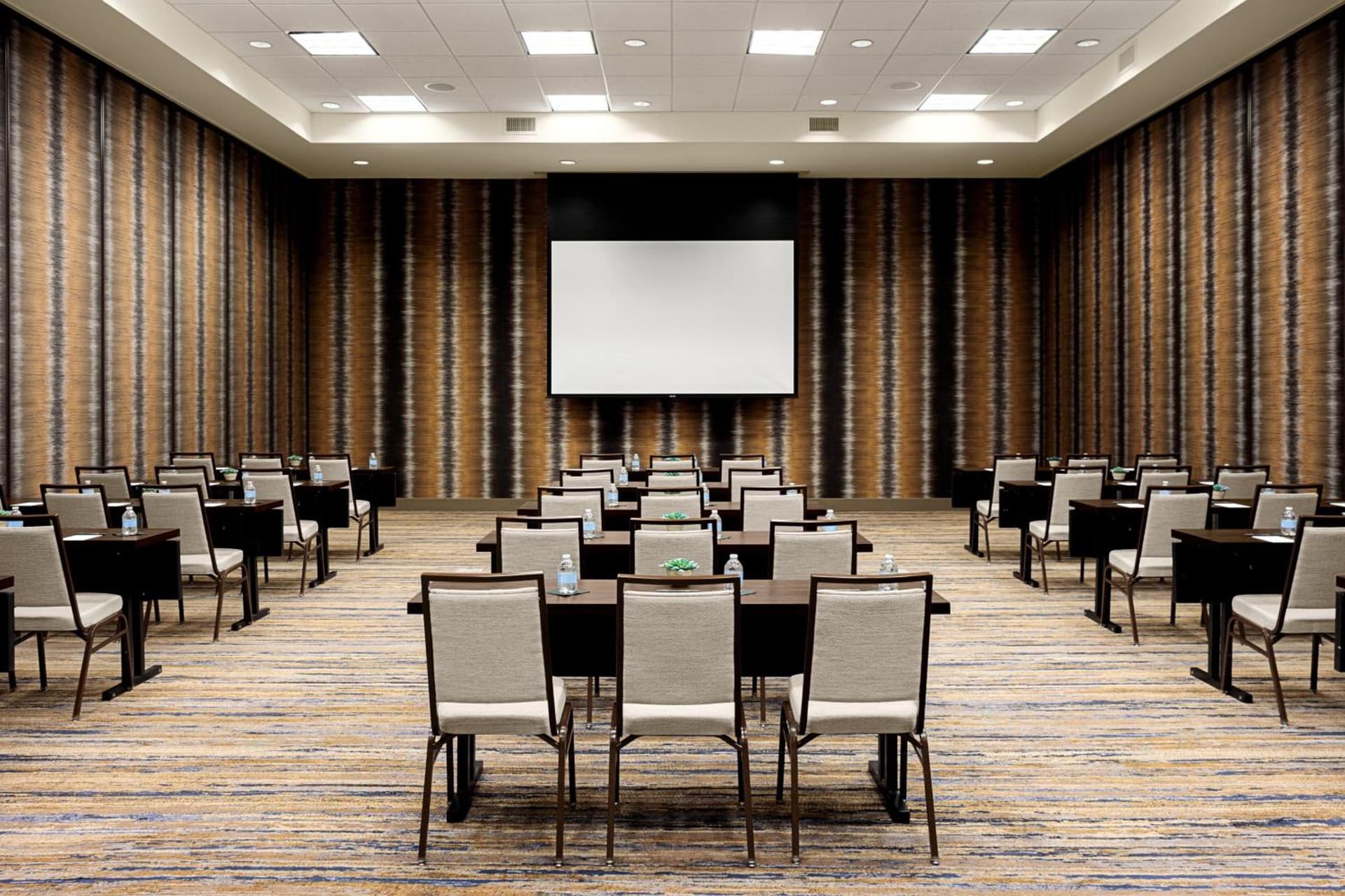 Courtyard by Marriott Dallas Downtown/Reunion District gallery photo in Dallas, TX — image 7