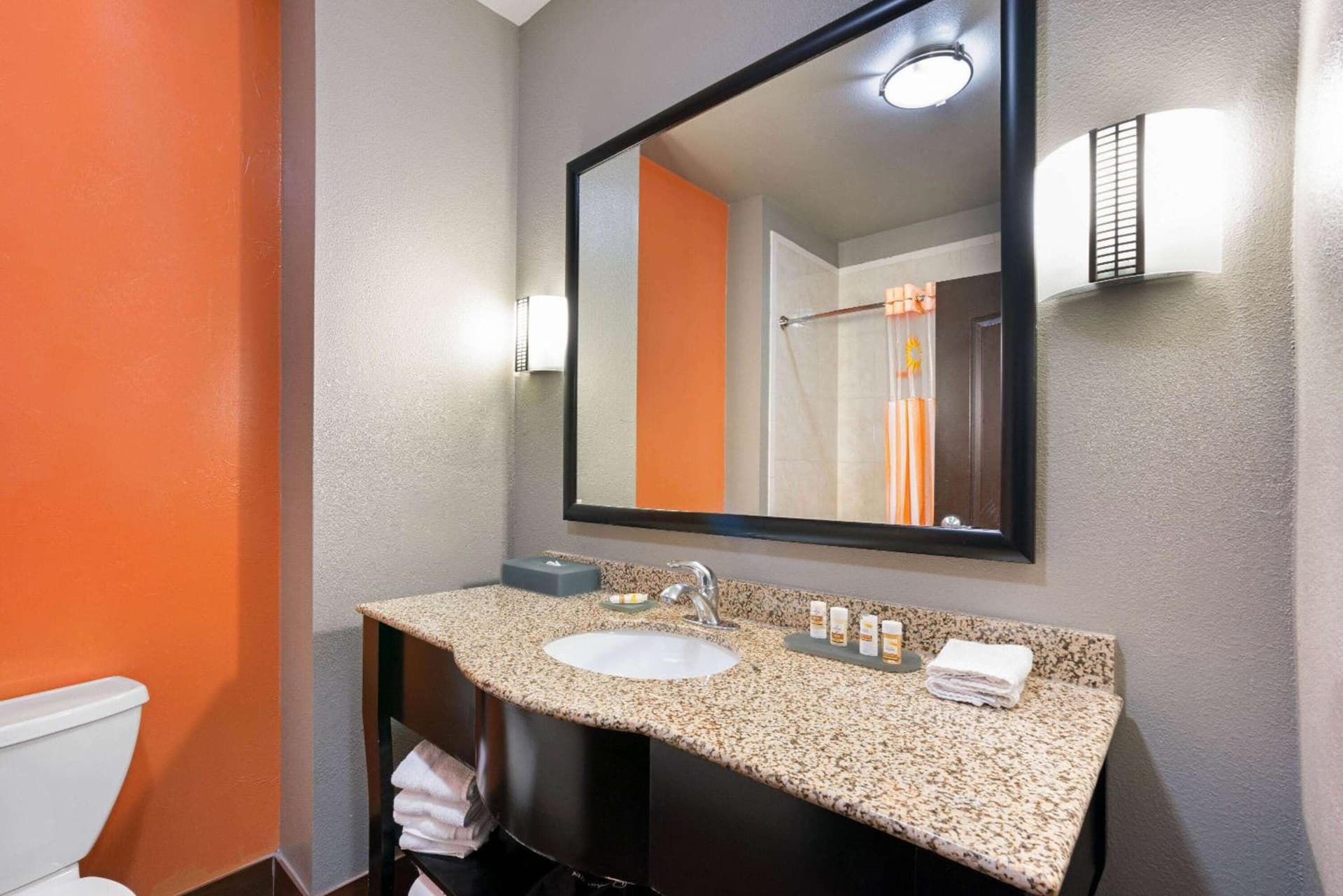 La Quinta by Wyndham Houston IAH Bush Intl Airport E gallery photo in Humble, TX — image 26