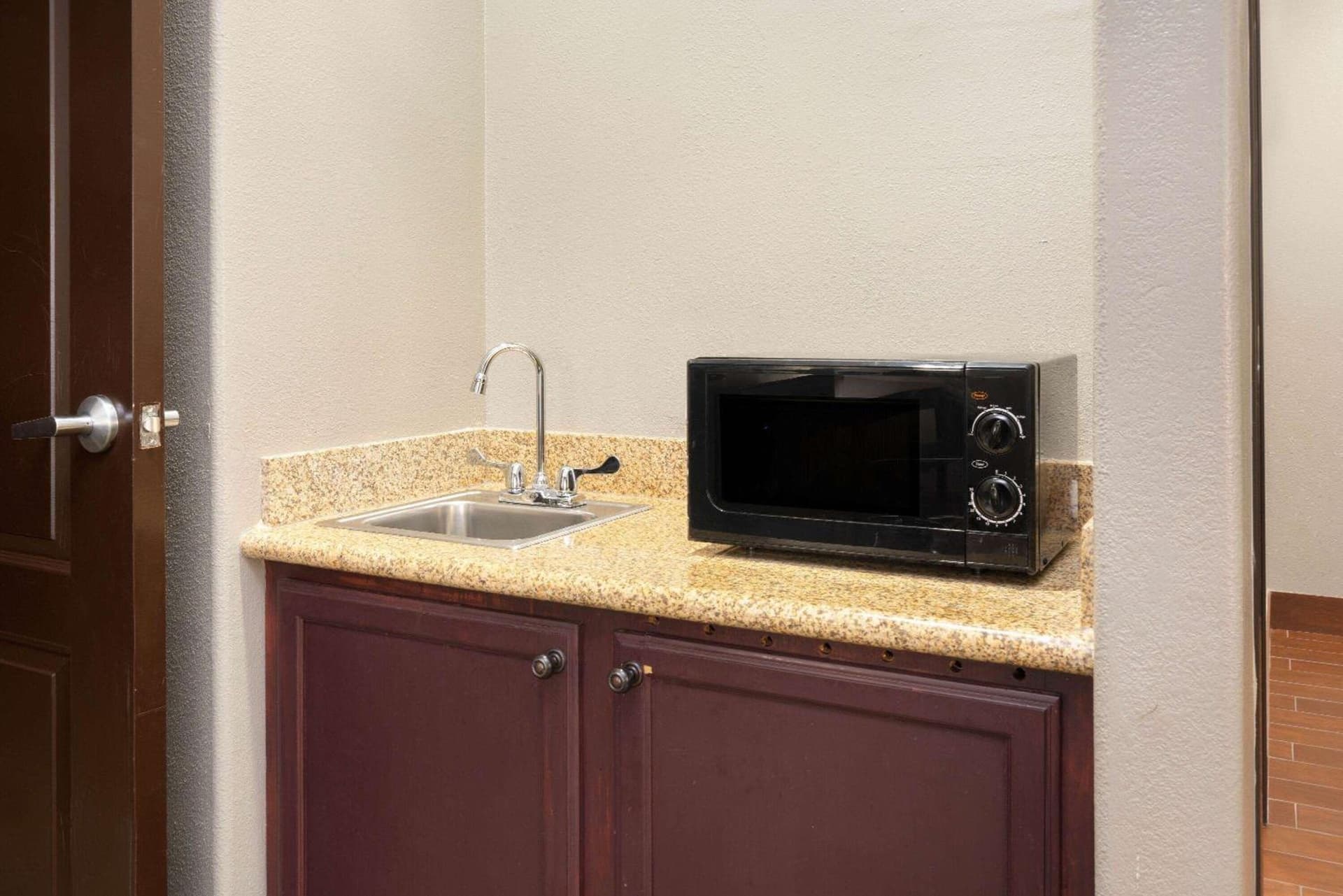 La Quinta by Wyndham Houston IAH Bush Intl Airport E gallery photo in Humble, TX — image 41
