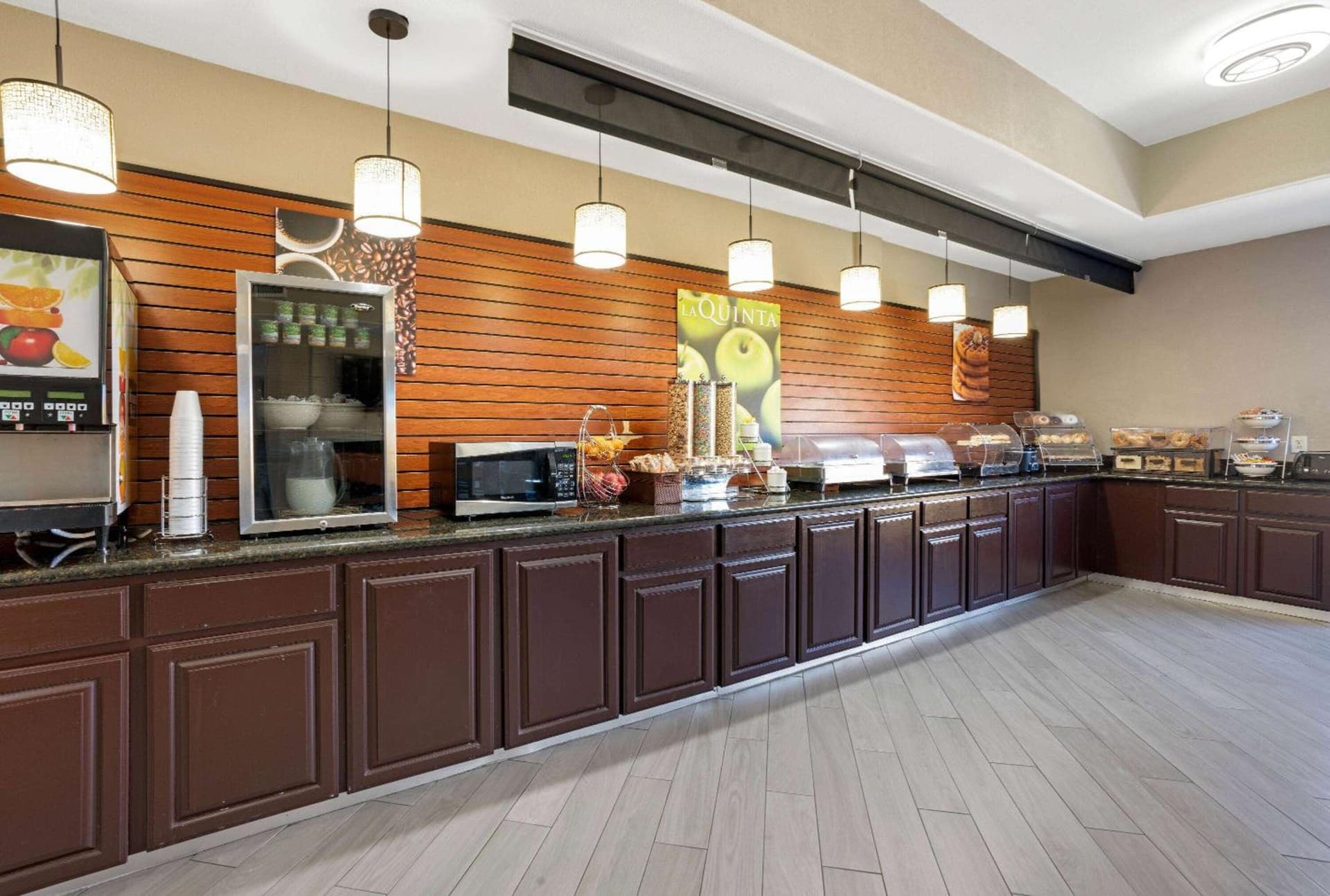 La Quinta by Wyndham Houston IAH Bush Intl Airport E gallery photo in Humble, TX — image 35