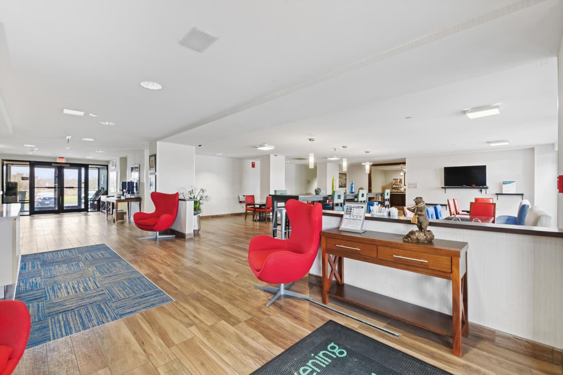 Allentown Park Hotel by The Red Collection interior in Allentown, PA — gallery photo 2