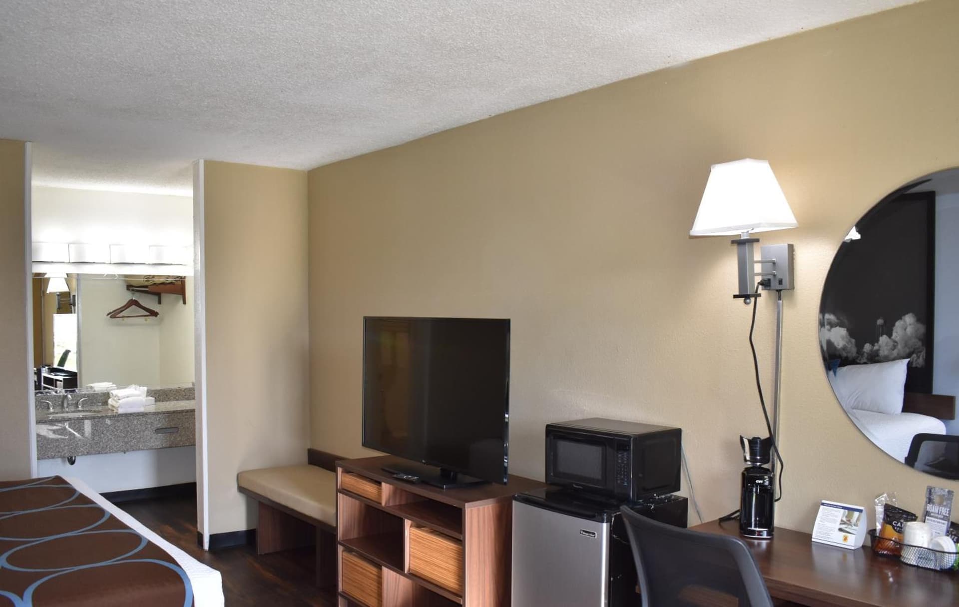 Super 8 by Wyndham Ocala I-75 gallery photo in Ocala, FL — image 33