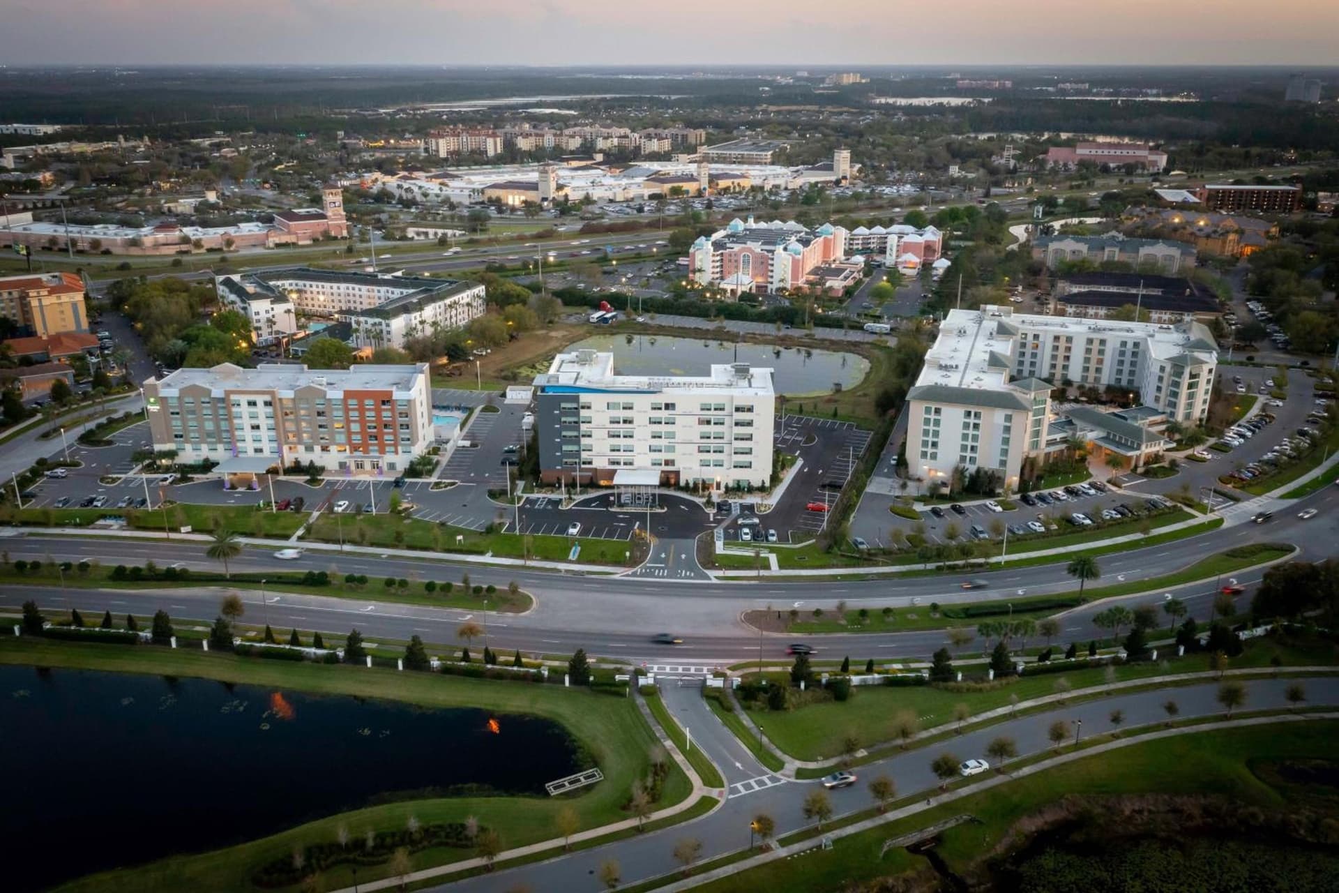 Aloft Orlando Lake Buena Vista interior in Orlando, FL — gallery photo 2
