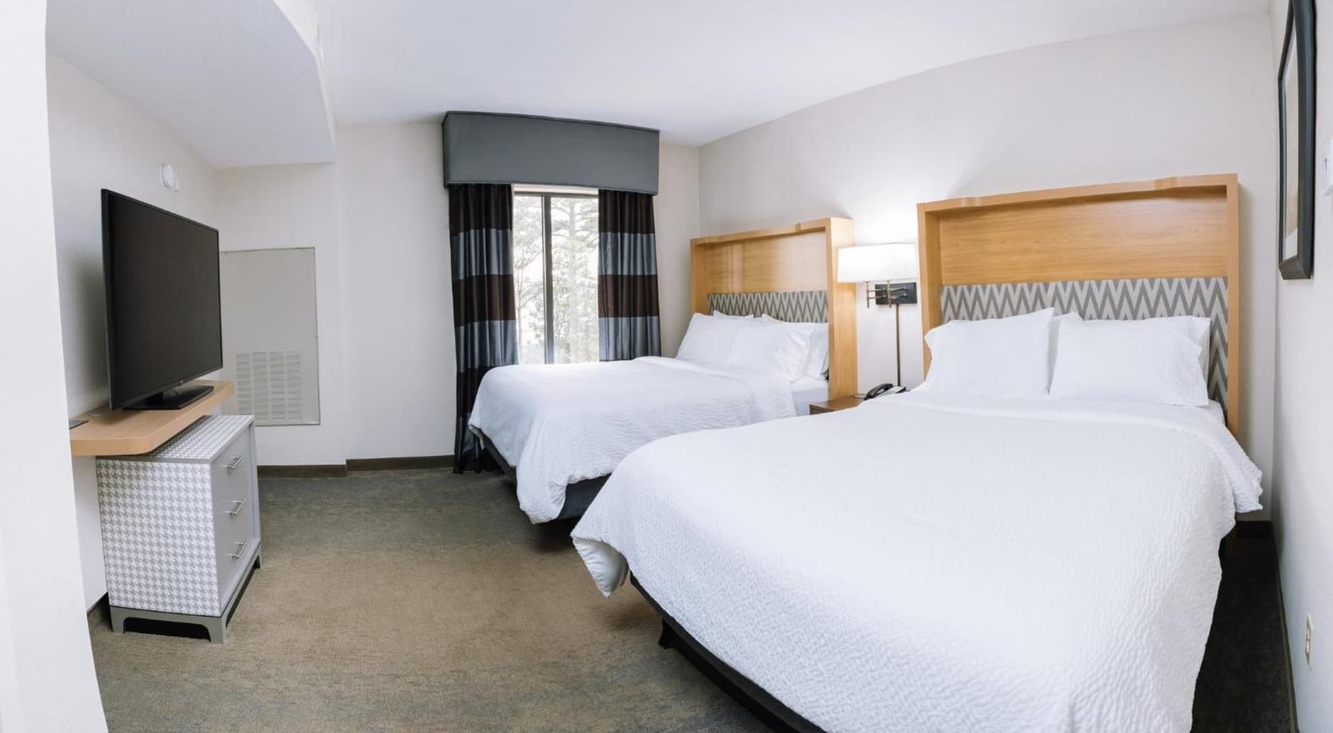 Holiday Inn & Suites Stockbridge Atlanta I-75 by IHG interior in Stockbridge, GA — gallery photo 2