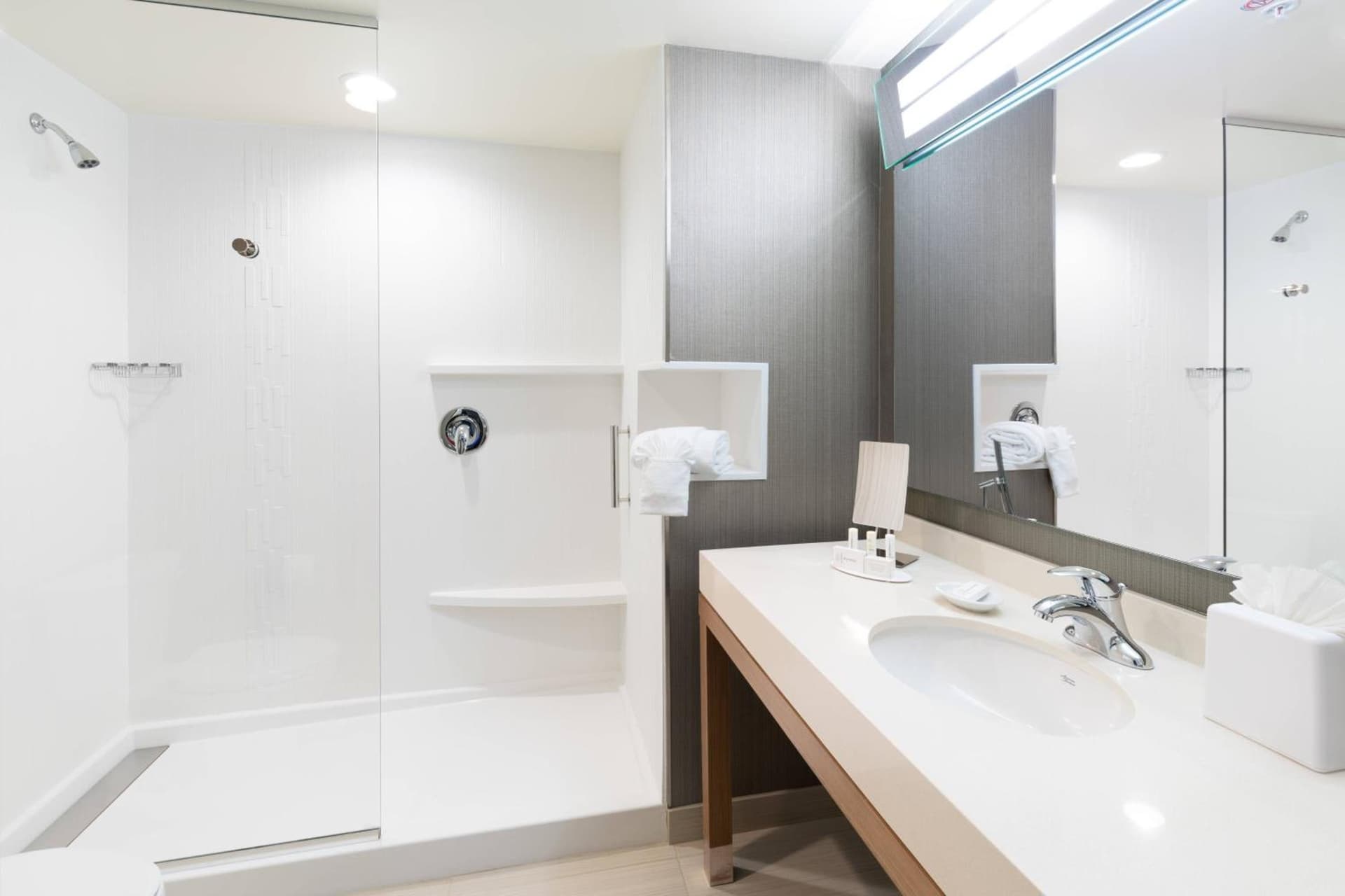 Courtyard by Marriott Bowie interior in Bowie, MD — gallery photo 2