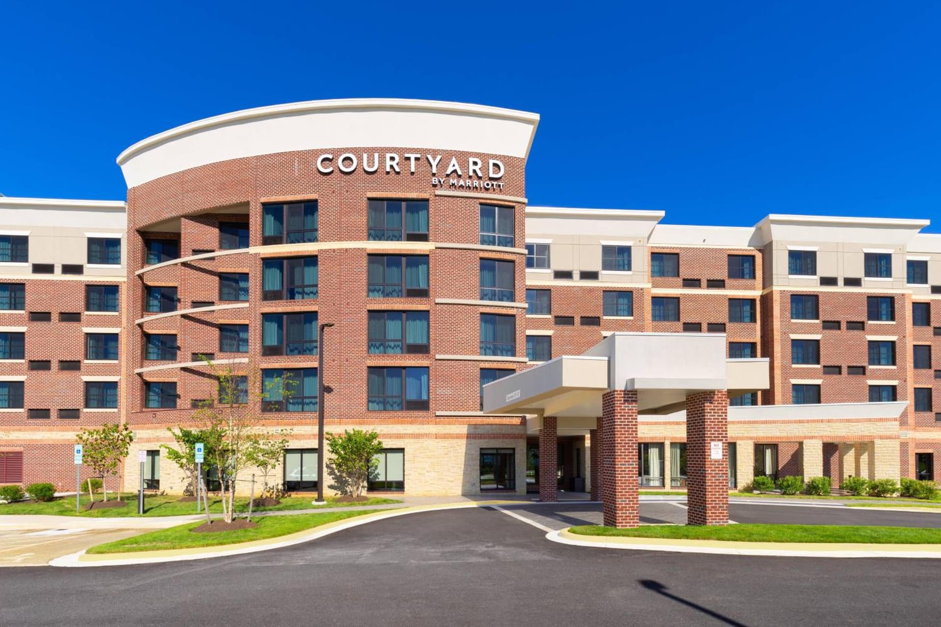 Courtyard by Marriott Bowie interior in Bowie, MD — gallery photo 2