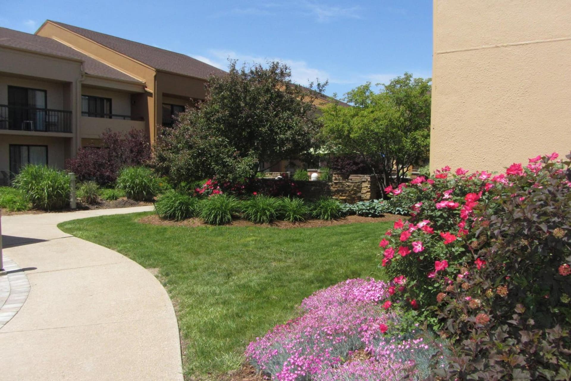 Courtyard by Marriott Rockford interior in Rockford, IL — gallery photo 2