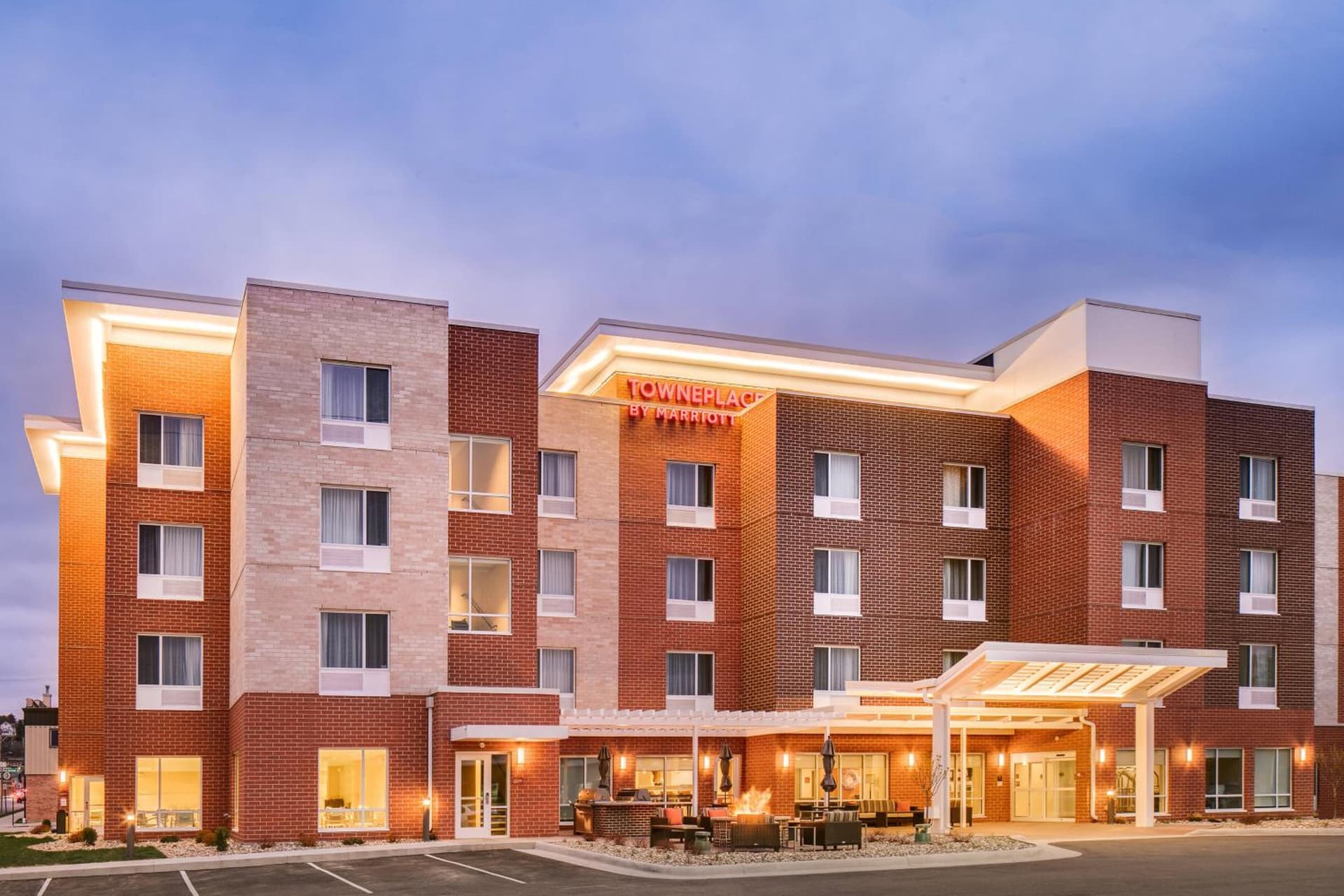 TownePlace Suites by Marriott Dubuque Downtown interior in Dubuque, IA — gallery photo 2