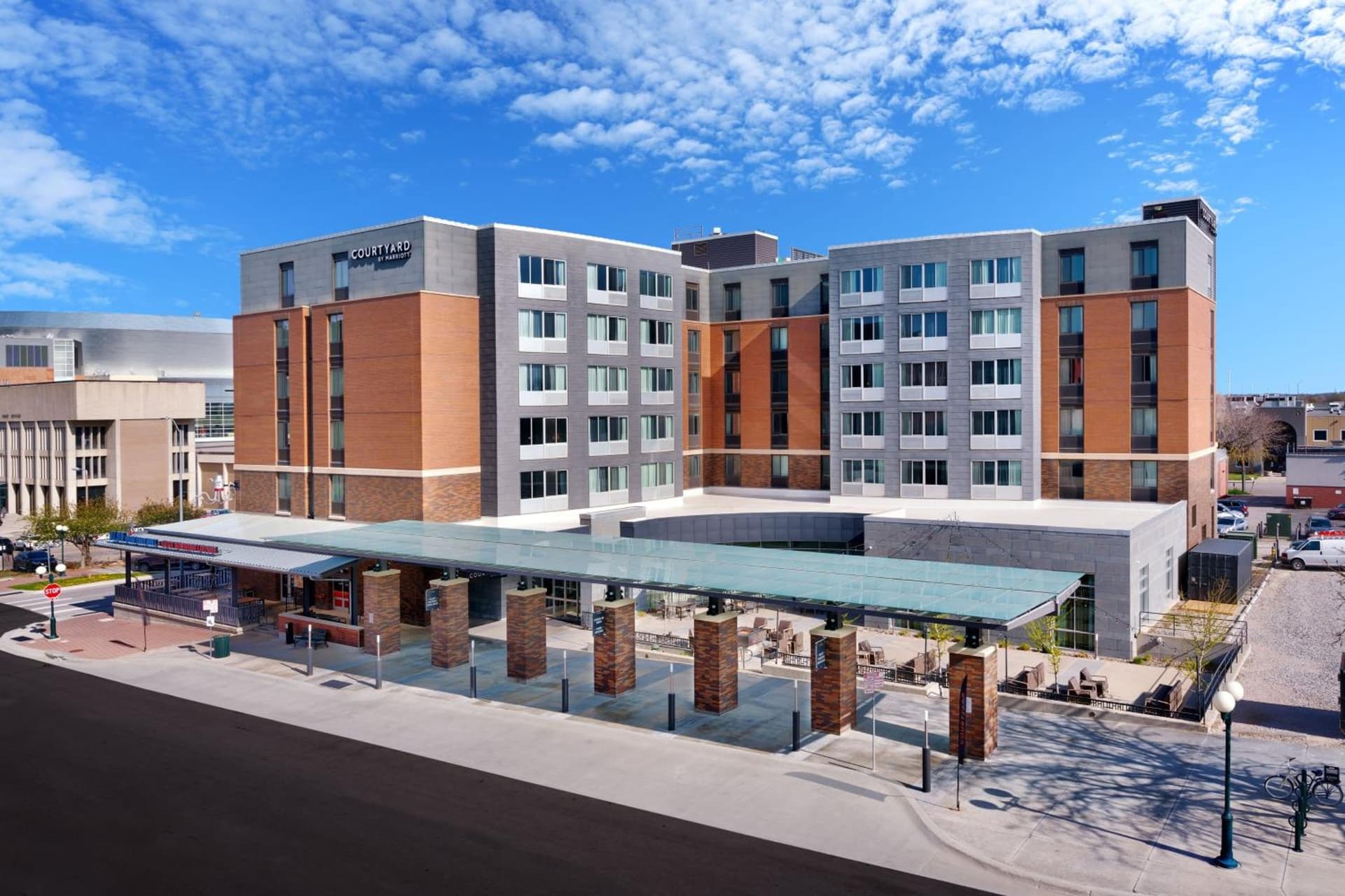 Courtyard Lincoln Downtown interior in Lincoln, NE — gallery photo 2