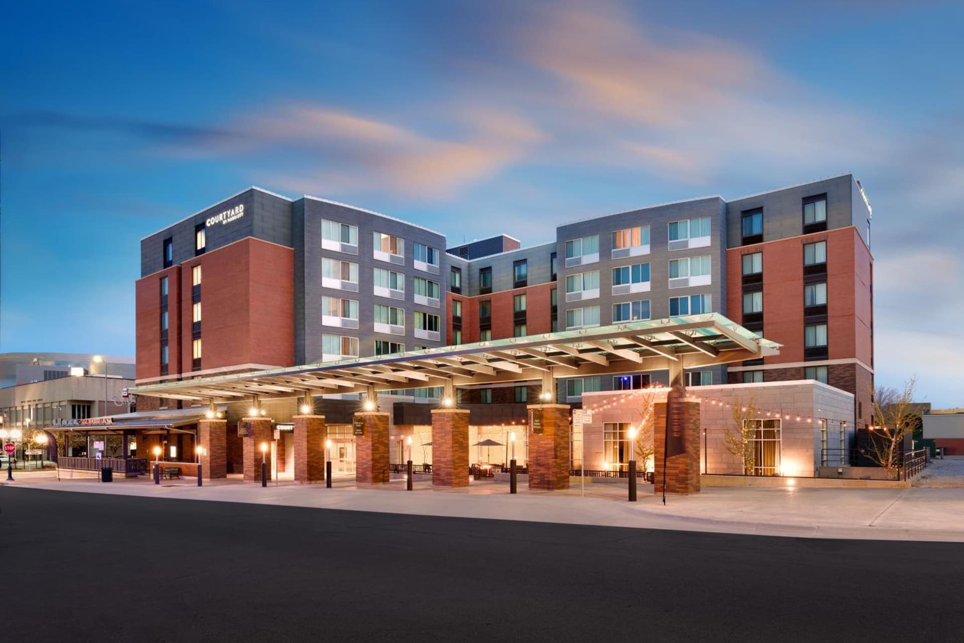 Courtyard Lincoln Downtown featured exterior or lobby in Lincoln, NE — similar hotel