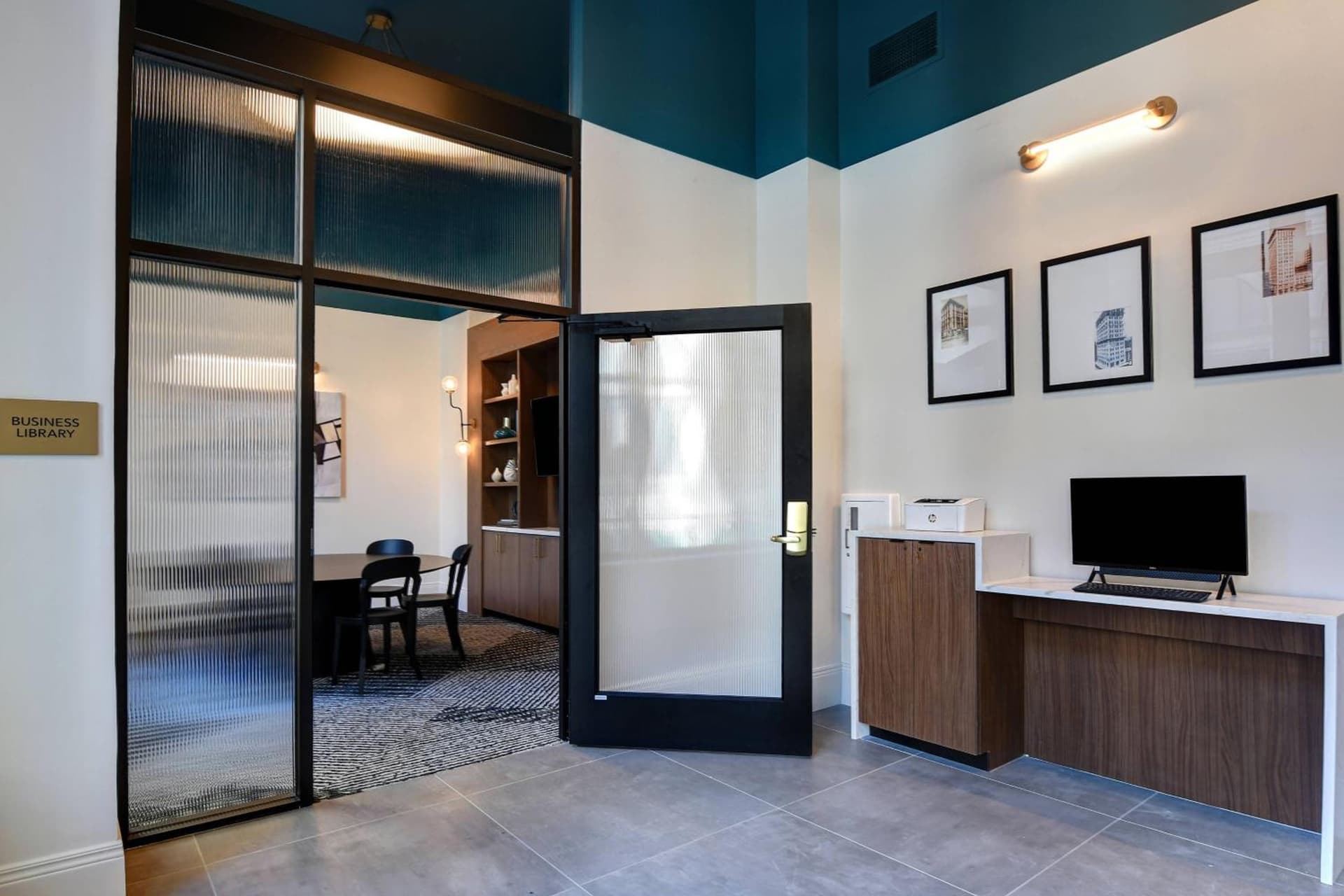 Courtyard by Marriott Cincinnati Downtown gallery photo in Cincinnati, OH — image 43