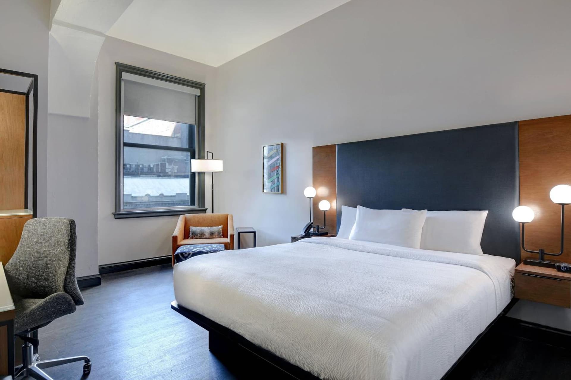 Courtyard by Marriott Cincinnati Downtown gallery photo in Cincinnati, OH — image 11
