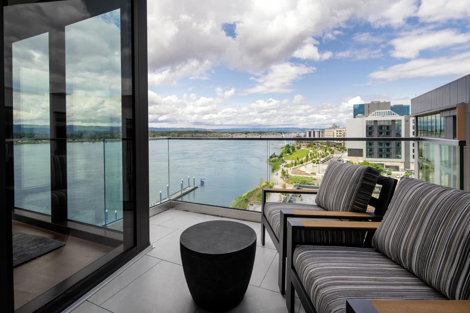 AC Hotel by Marriott Vancouver Waterfront gallery photo in Vancouver, WA — image 4