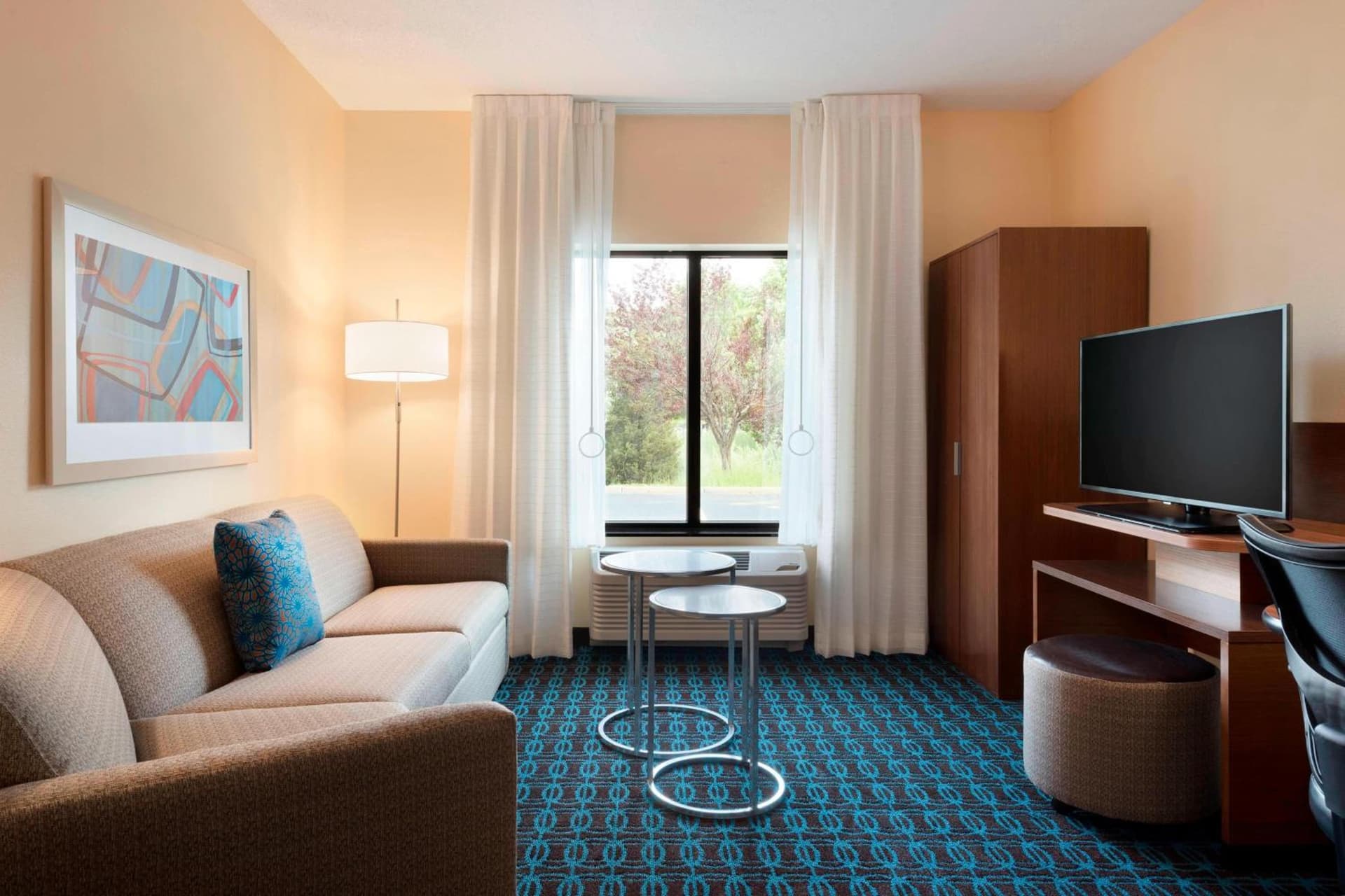 Fairfield Inn & Suites Hartford Manchester interior in Manchester — gallery photo 2