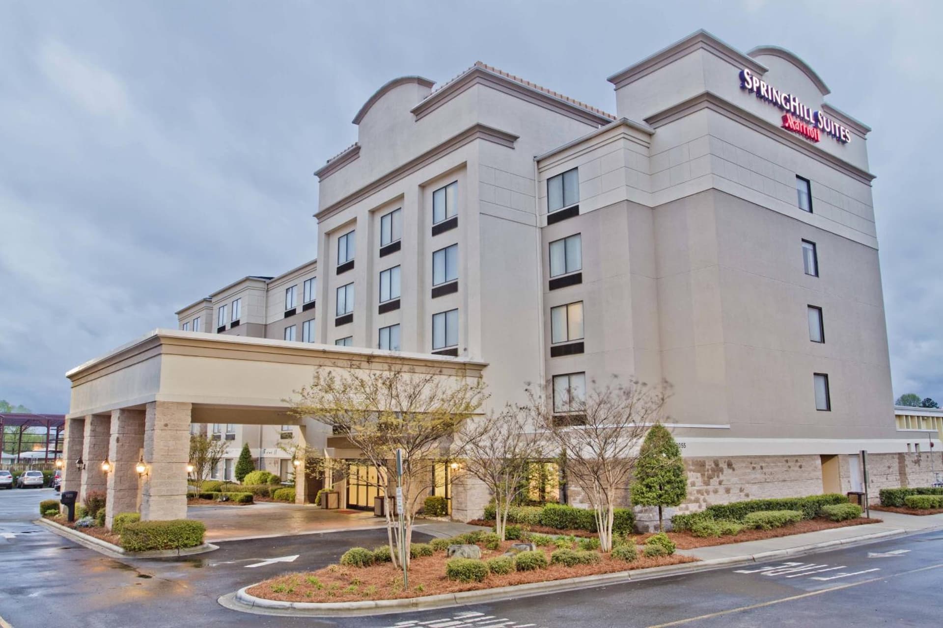 The Beacon Charlotte Airport by IHG featured exterior or lobby in Charlotte, NC — similar hotel