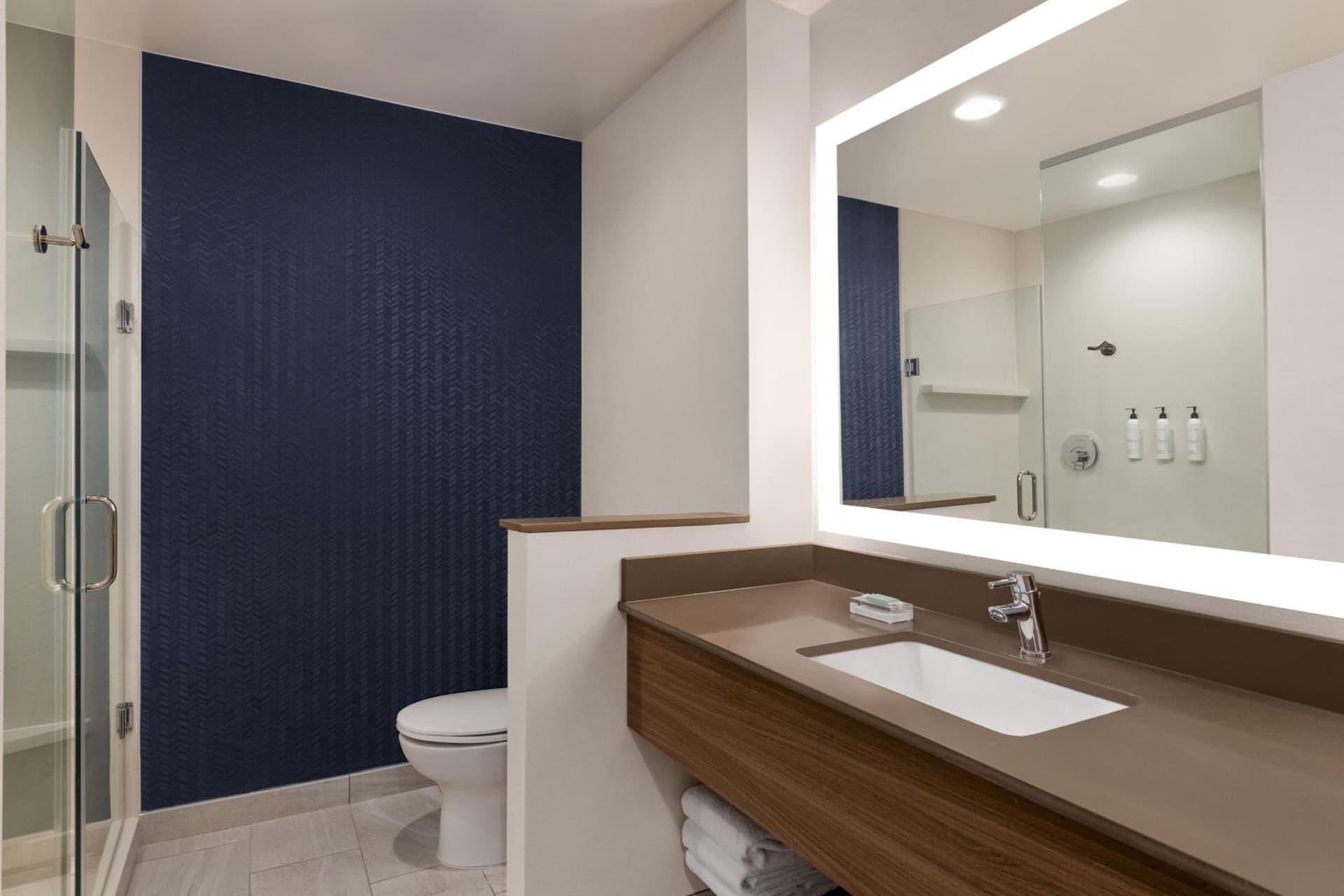 Fairfield by Marriott Inn & Suites Bonita Springs gallery photo in Bonita Springs, FL — image 9