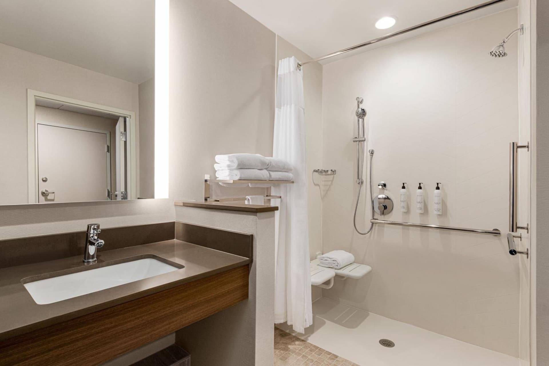Fairfield by Marriott Inn & Suites Bonita Springs gallery photo in Bonita Springs, FL — image 24