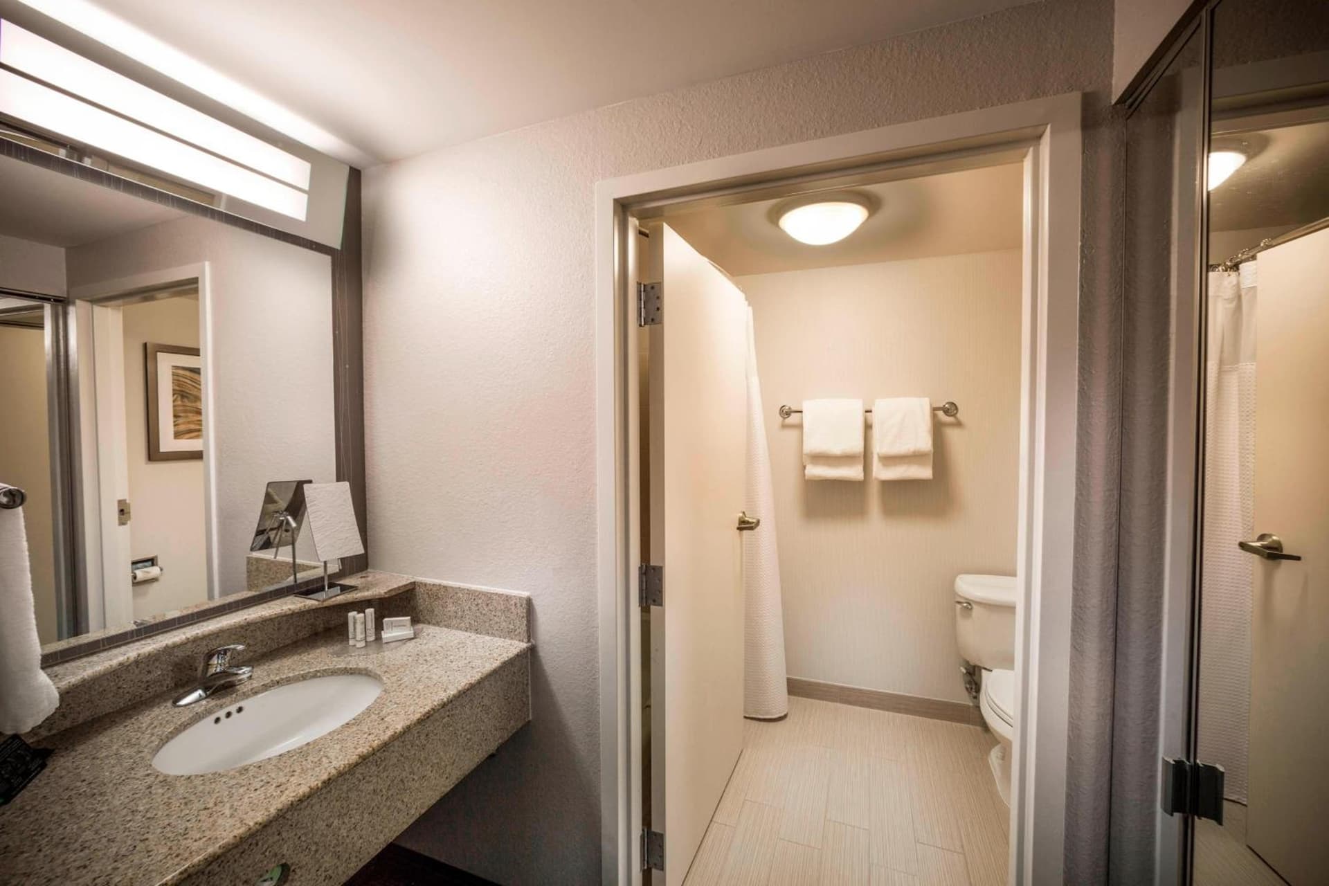 Courtyard by Marriott Norfolk Downtown gallery photo in Norfolk, VA — image 4