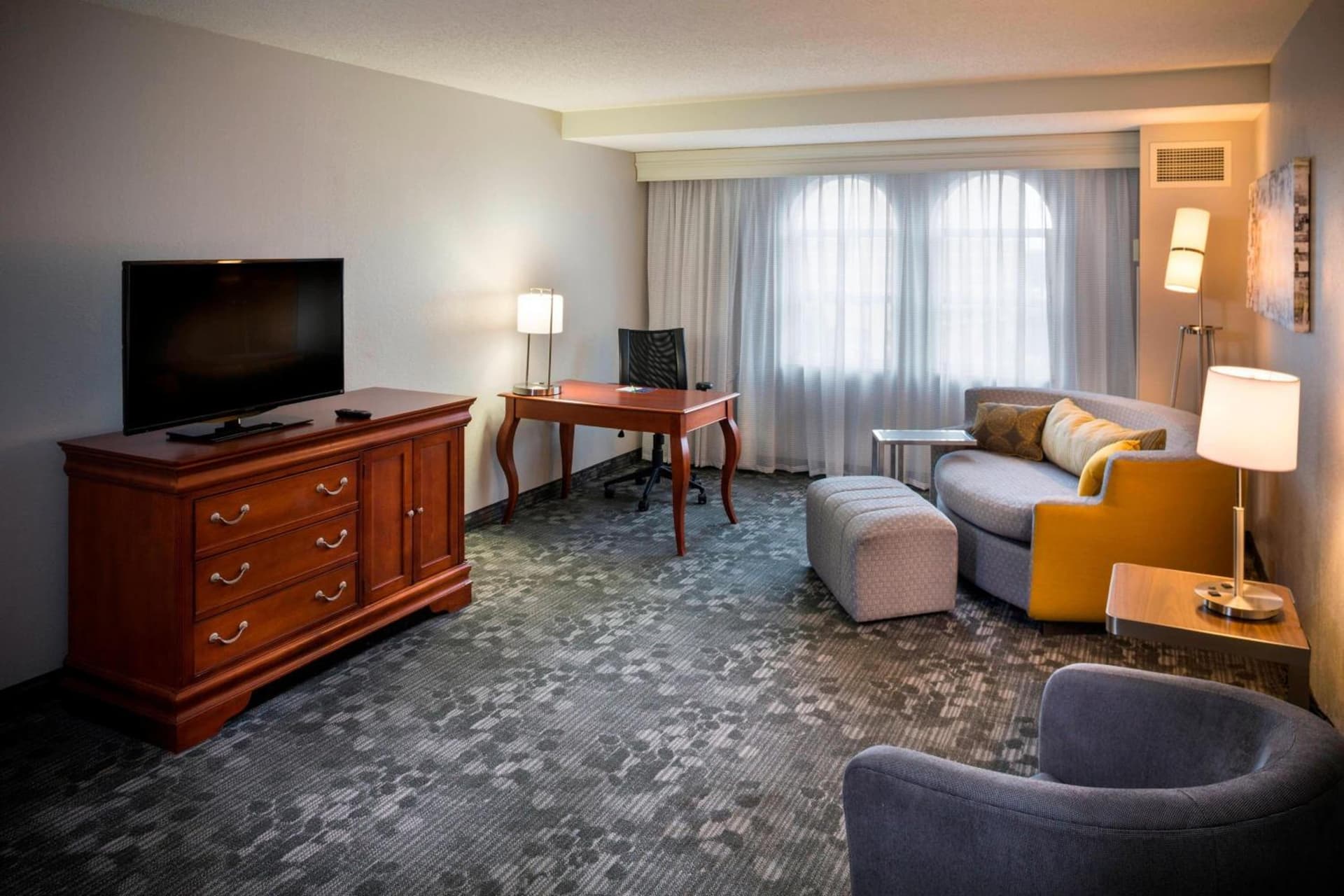 Courtyard by Marriott Norfolk Downtown gallery photo in Norfolk, VA — image 27