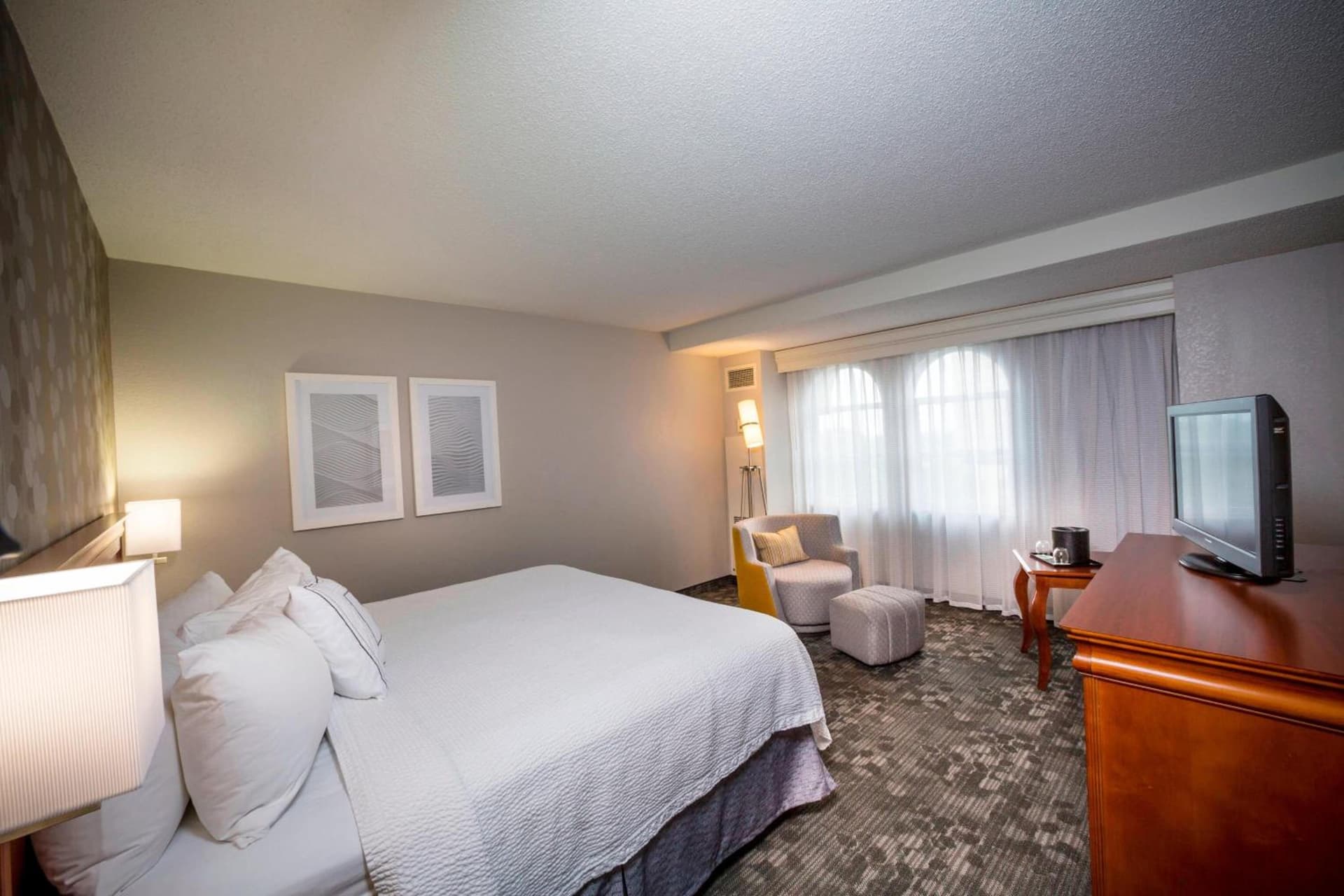 Courtyard by Marriott Norfolk Downtown gallery photo in Norfolk, VA — image 8