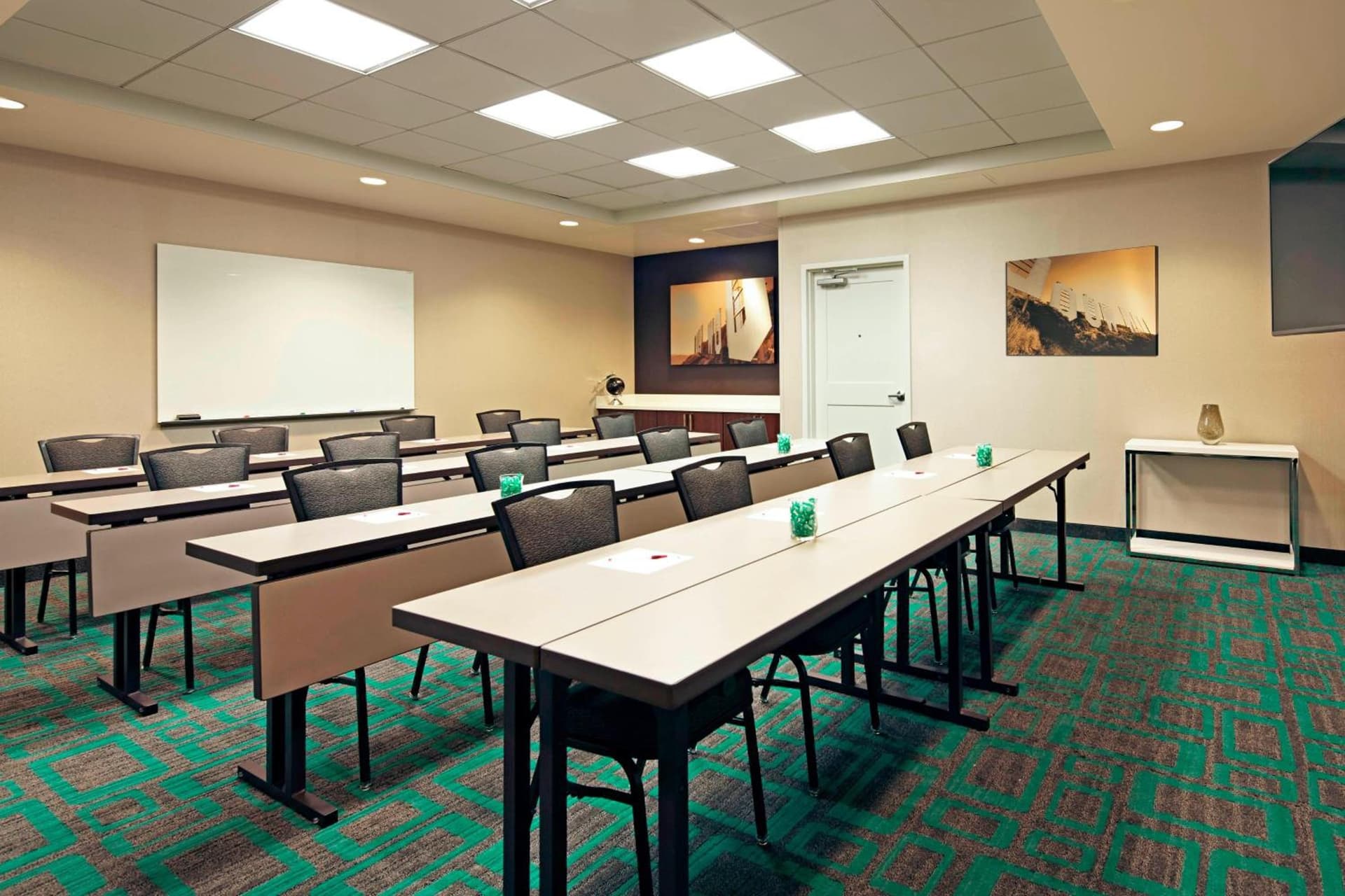 Residence Inn by Marriott Los Angeles LAX/Century Boulevard property views in Los Angeles, CA — gallery photo 3