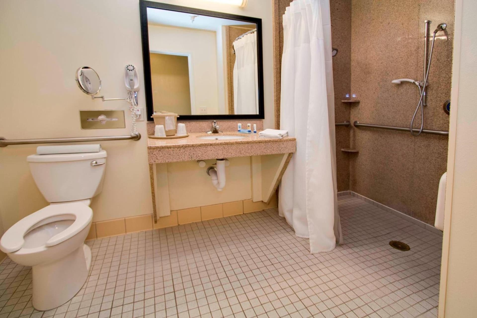 Fairfield Inn & Suites by Marriott Clermont interior in Clermont, FL — gallery photo 2