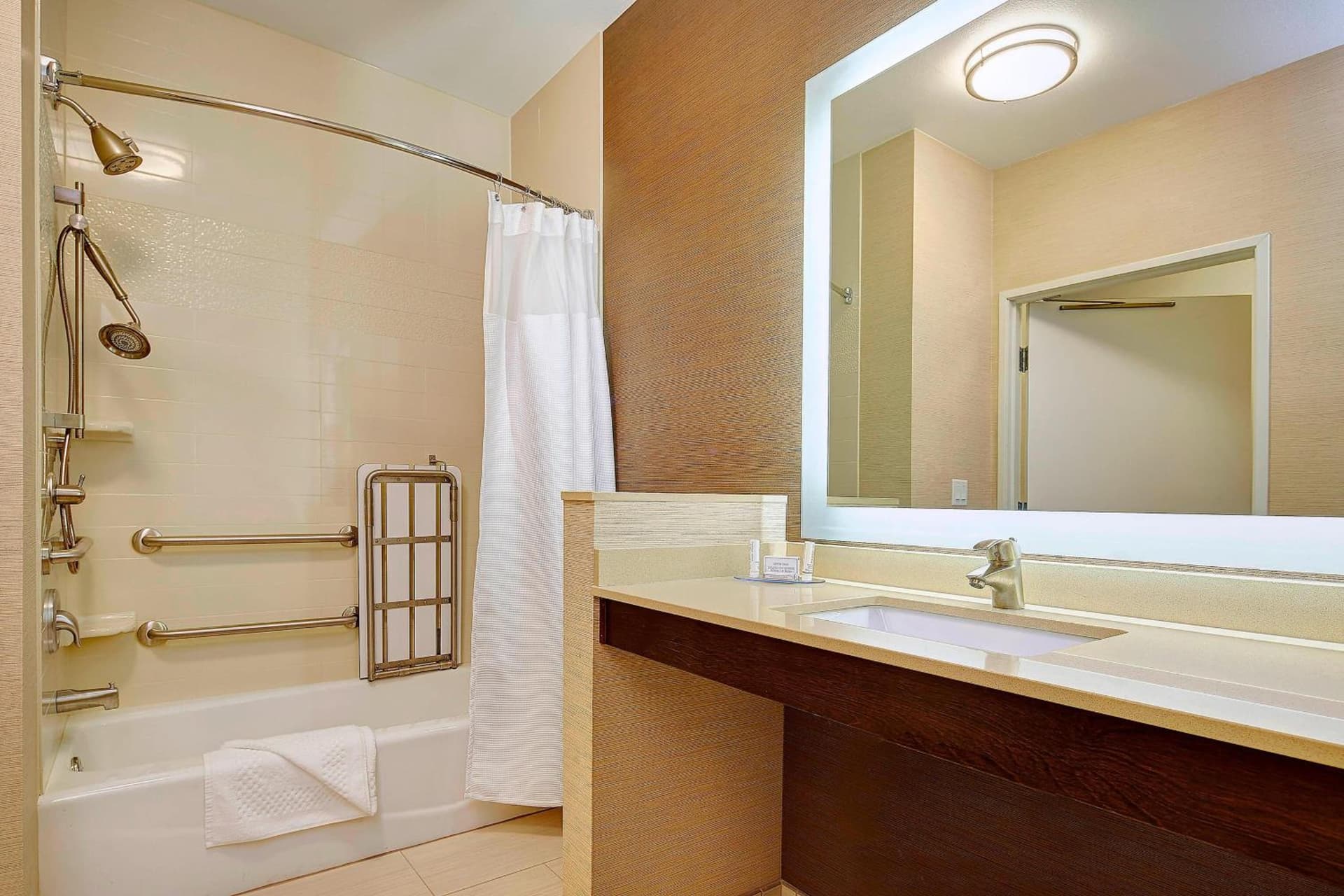 Fairfield Inn & Suites by Marriott San Diego Carlsbad gallery photo in Carlsbad, CA — image 4