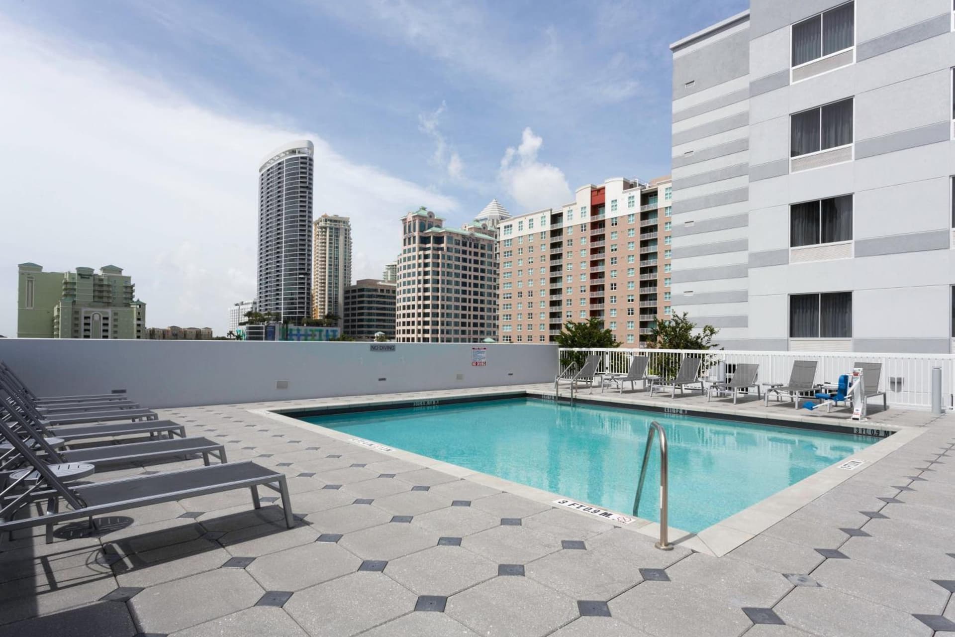 Fairfield Inn & Suites By Marriott Fort Lauderdale Downtown/Las Olas interior in Fort Lauderdale, FL — gallery photo 2
