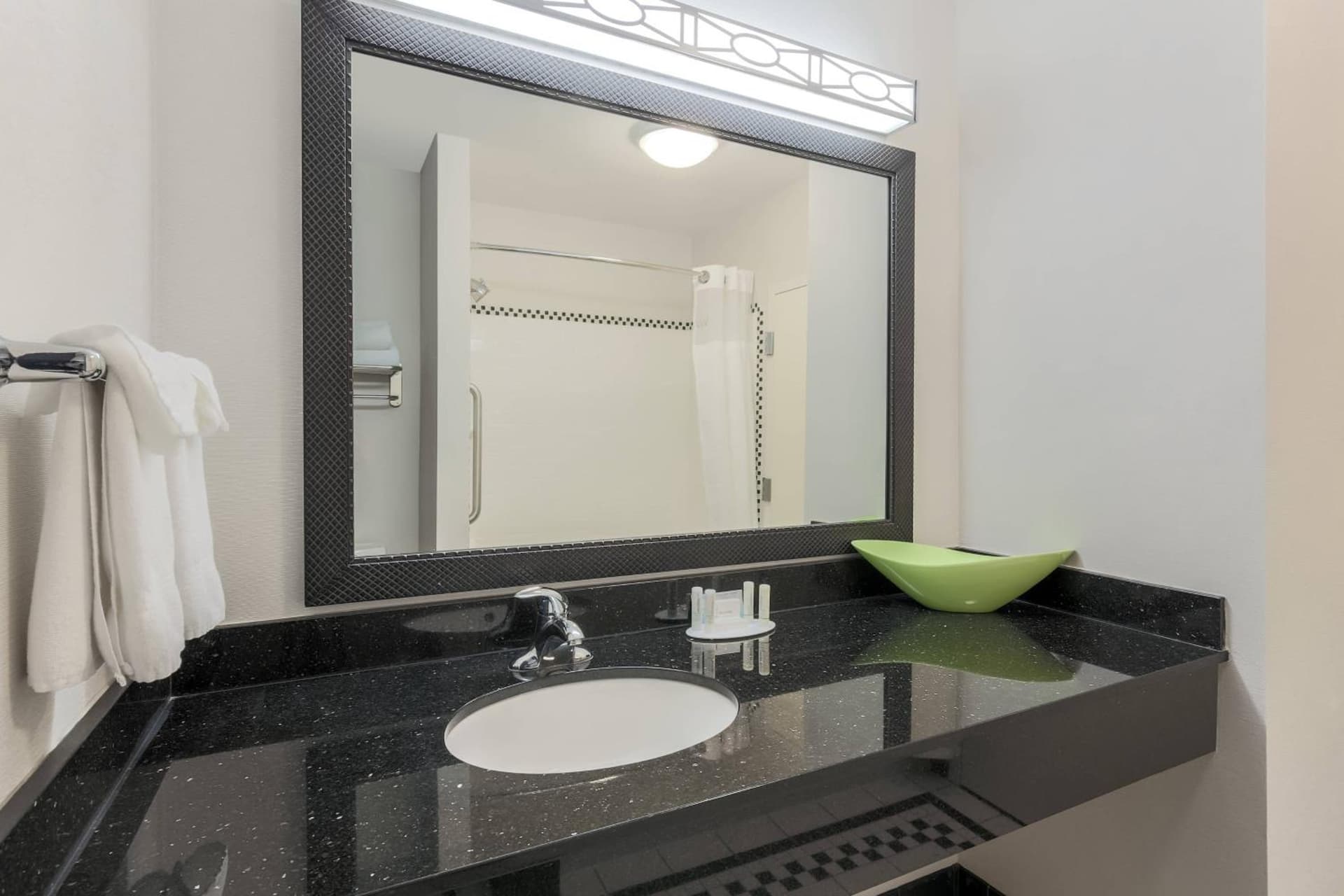 Fairfield Inn & Suites by Marriott Mahwah gallery photo in Mahwah, NJ — image 15