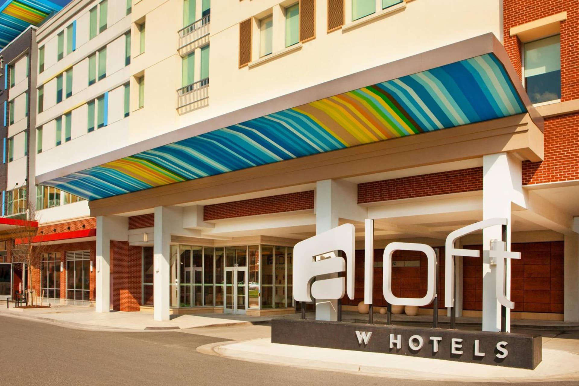 Aloft by Marriott Richmond West Short Pump interior in Short Pump, VA — gallery photo 2