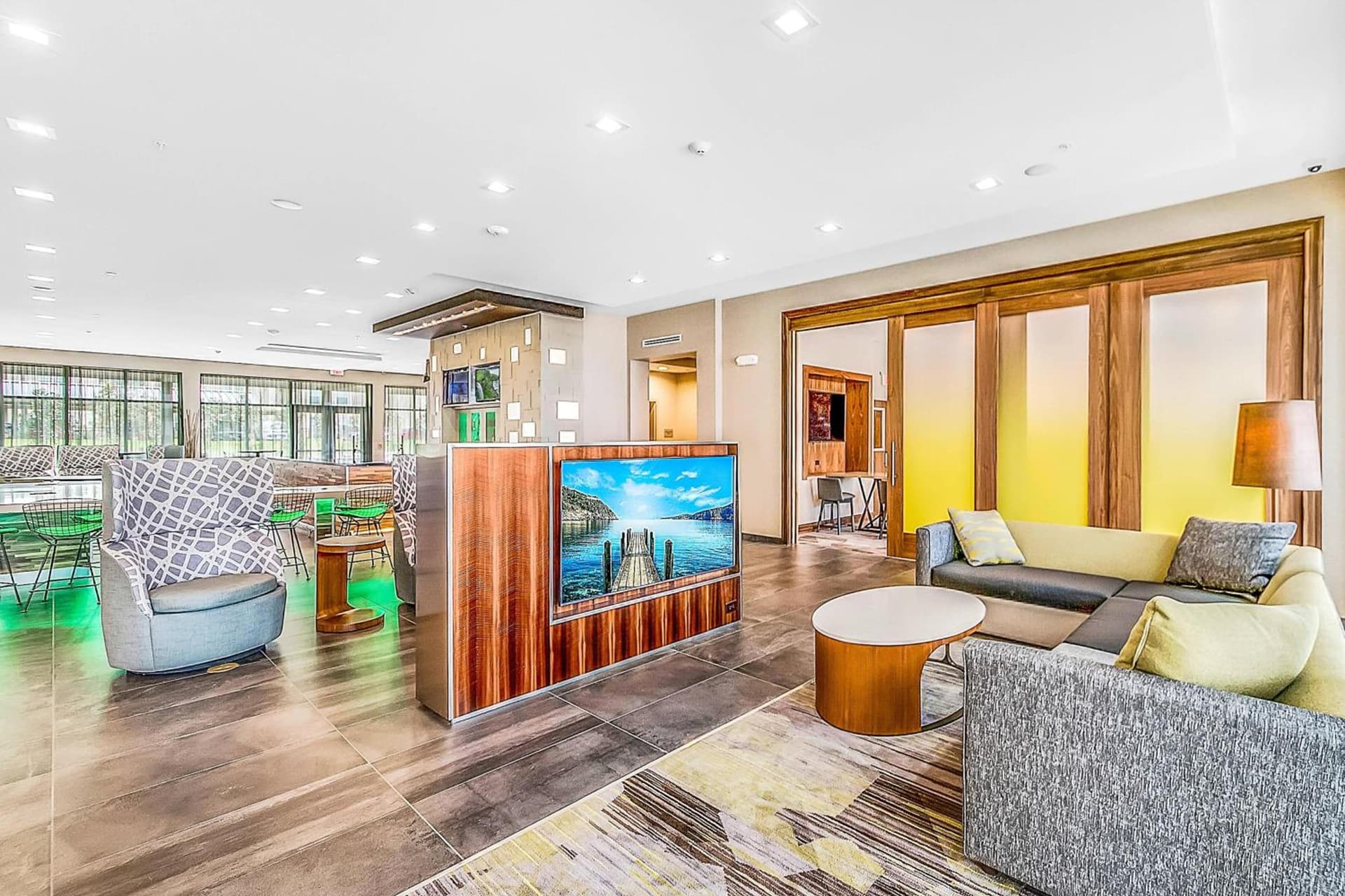 Courtyard by Marriott Longview North interior in Longview, TX — gallery photo 2