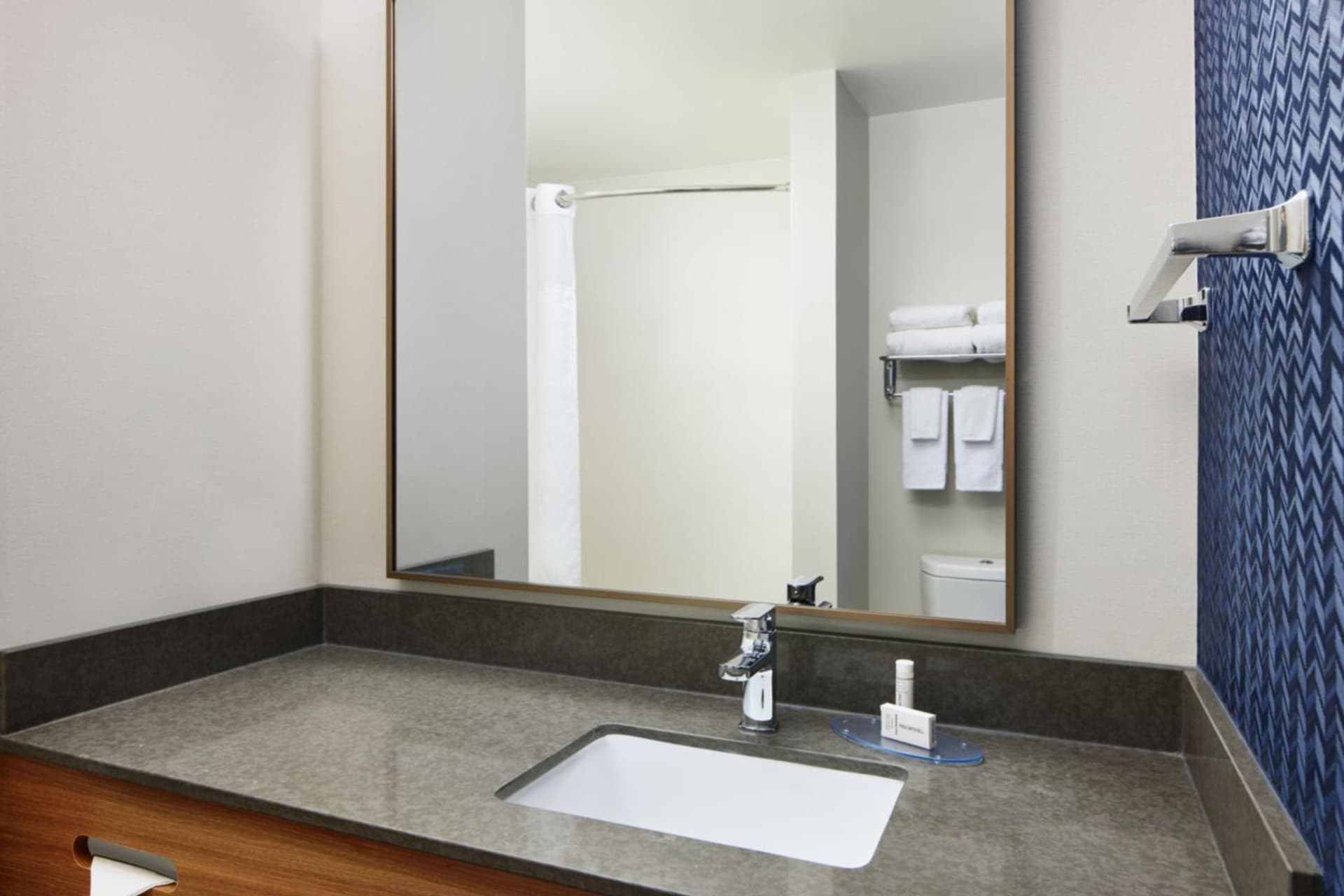 Fairfield by Marriott Inn & Suites Worcester Auburn interior in Auburn — gallery photo 2