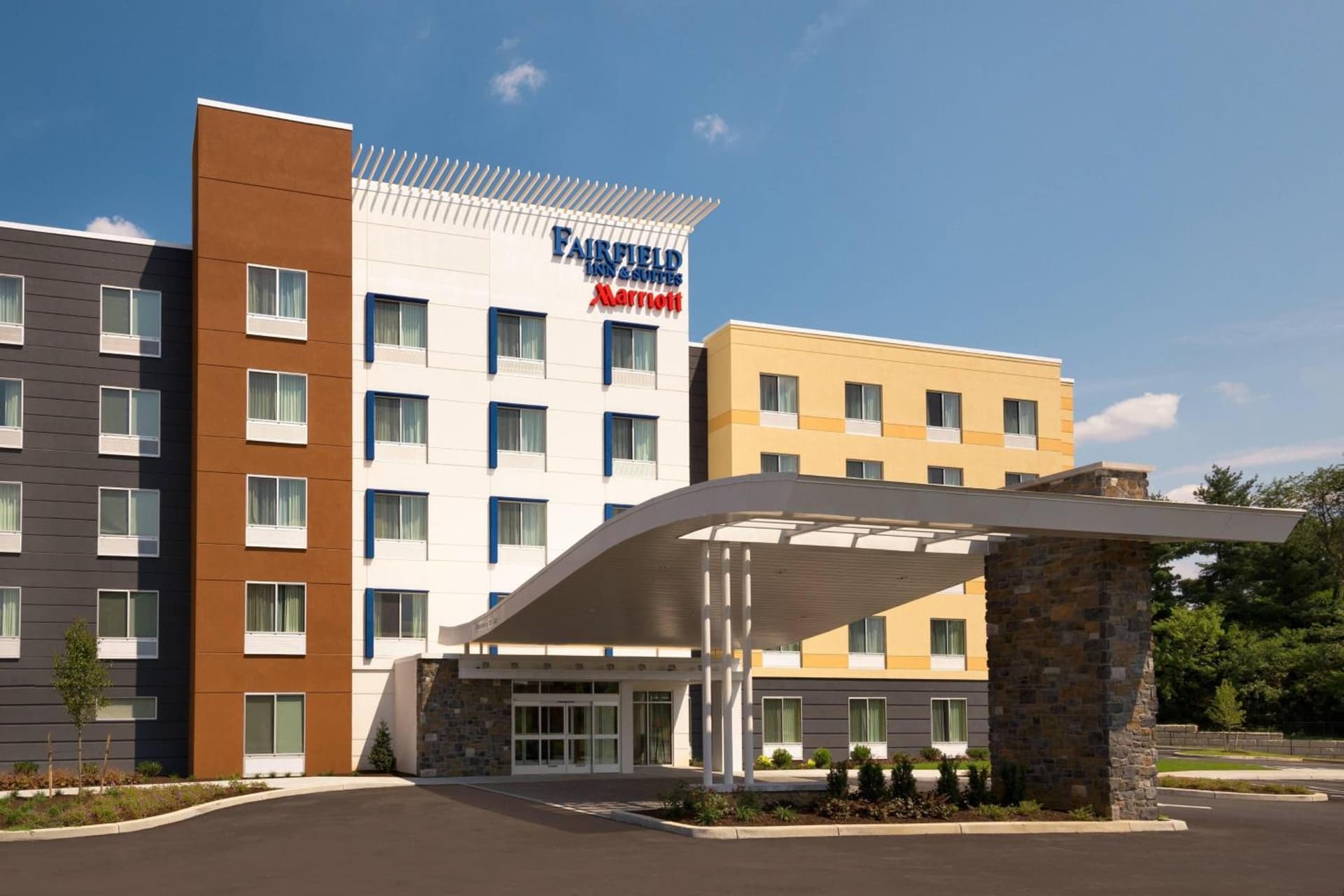 Fairfield Inn & Suites by Marriott Lancaster East at The Outlets interior in Lancaster, PA — gallery photo 2