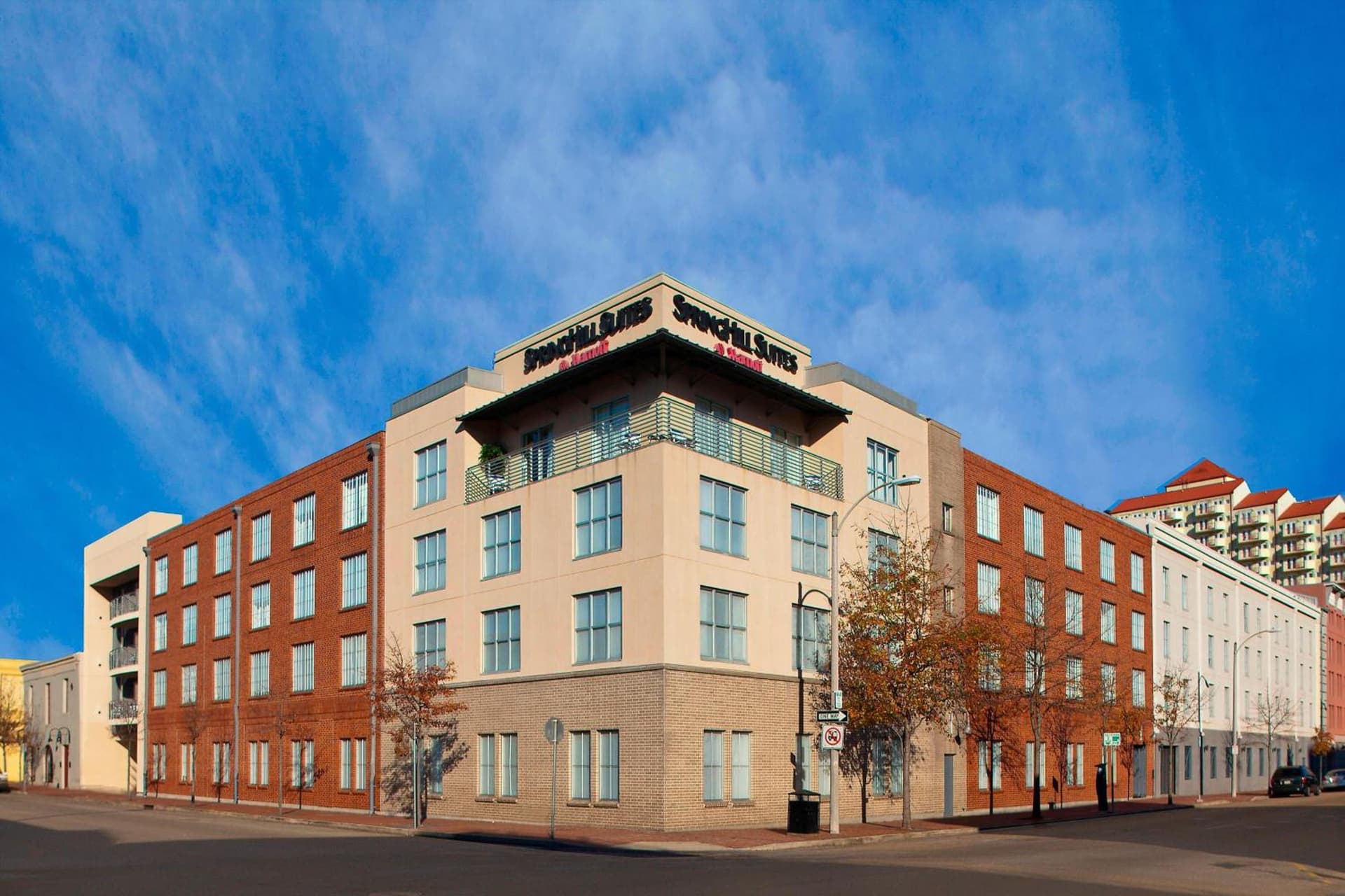 SpringHill Suites by Marriott New Orleans Warehouse Arts District interior in New Orleans, LA — gallery photo 2