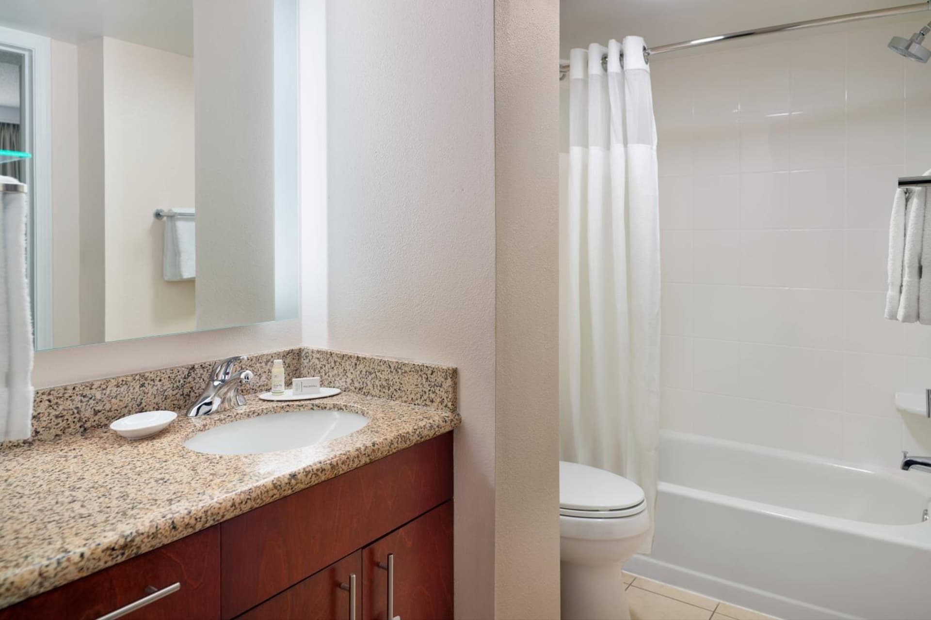 Sonesta ES Suites Atlanta Alpharetta Windward gallery photo in Alpharetta, GA — image 22