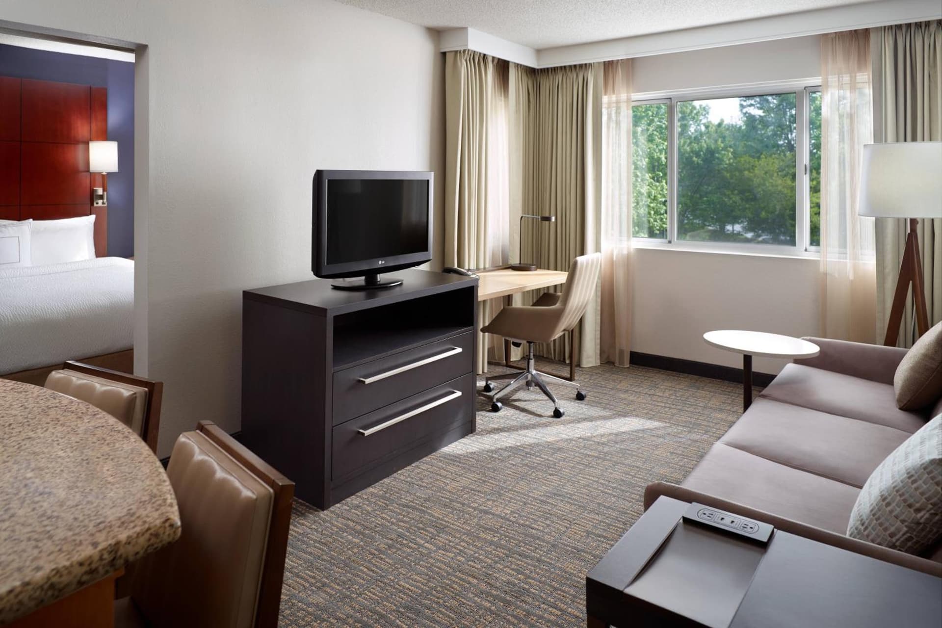 Sonesta ES Suites Atlanta Alpharetta Windward gallery photo in Alpharetta, GA — image 4