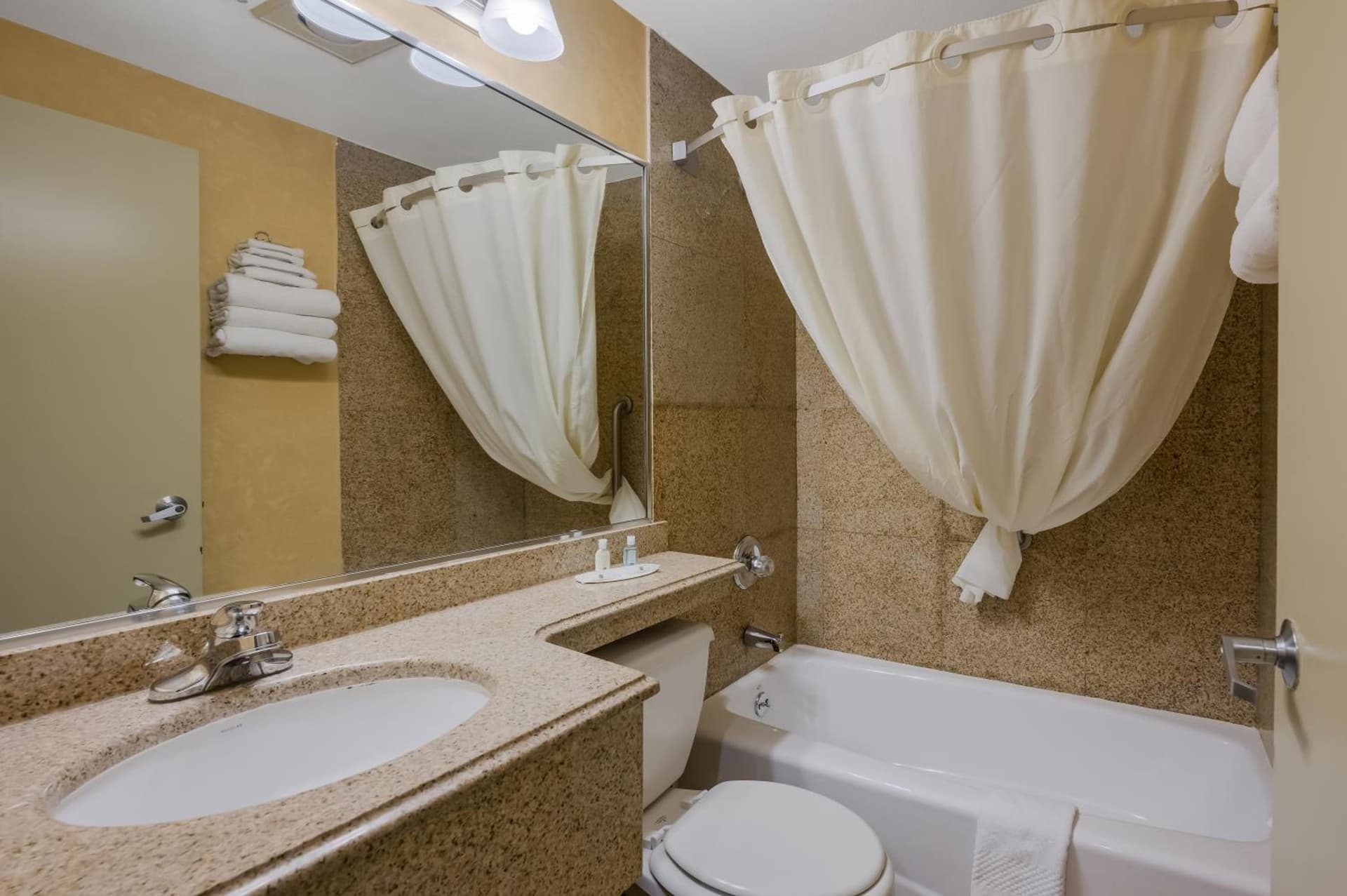 Quality Inn JFK Airport Rockaway Blvd gallery photo in Queens, NY — image 55