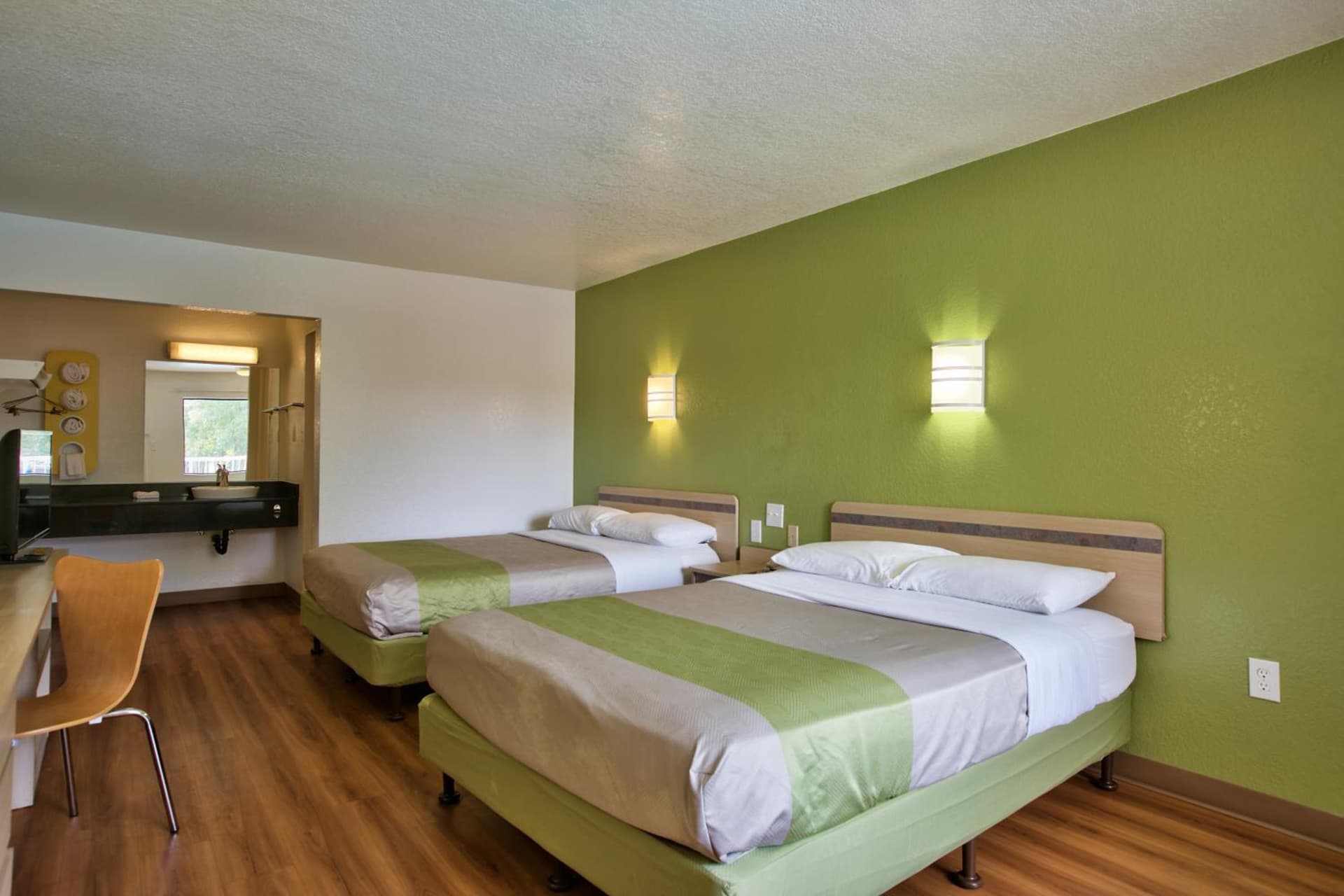 Motel 6-Tallahassee, FL - Downtown interior in Tallahassee, FL — gallery photo 2