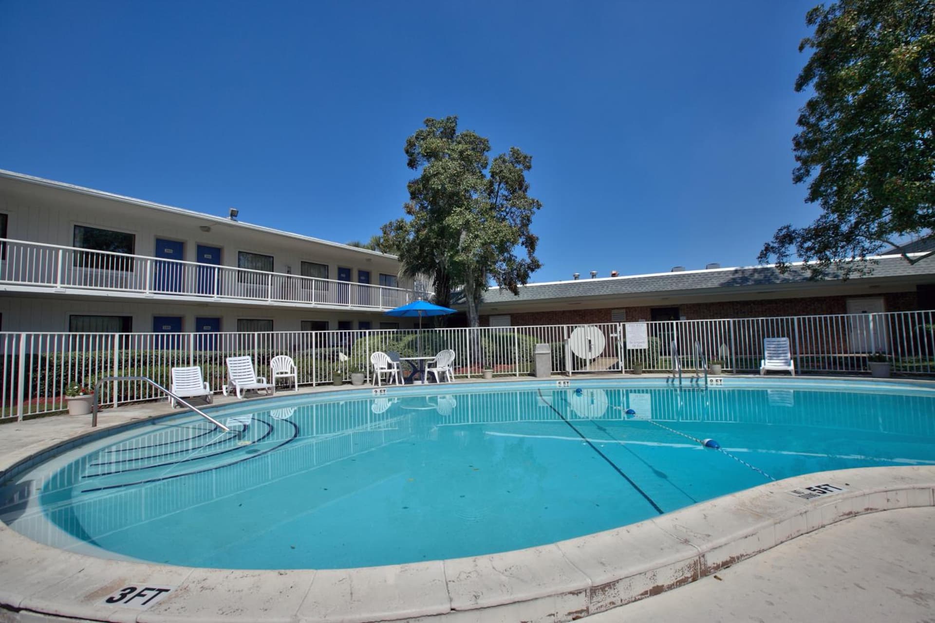 Motel 6-Tallahassee, FL - Downtown property views in Tallahassee, FL — gallery photo 3