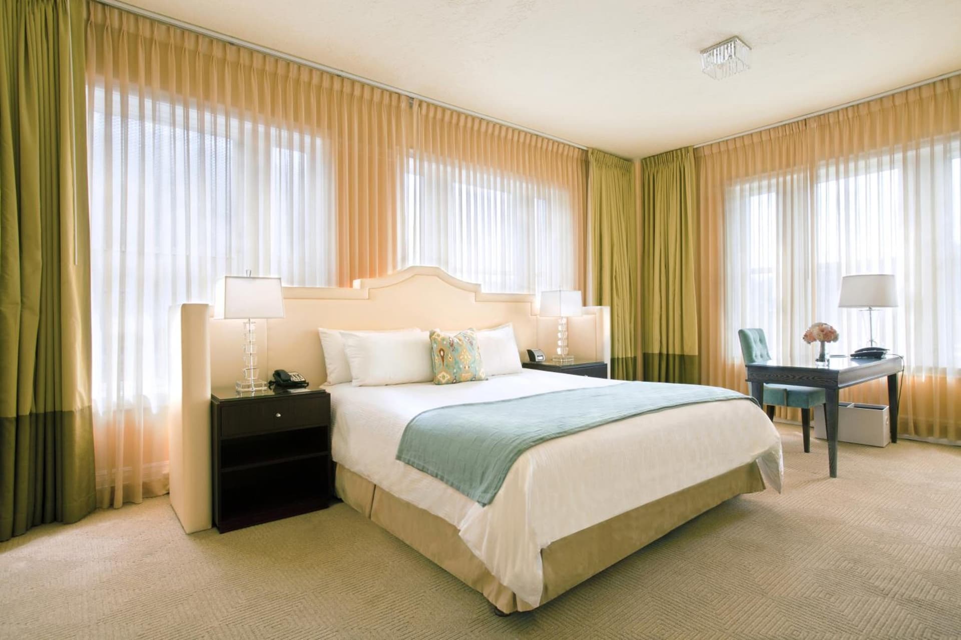 Hotel DeLuxe interior in Portland, OR — gallery photo 2