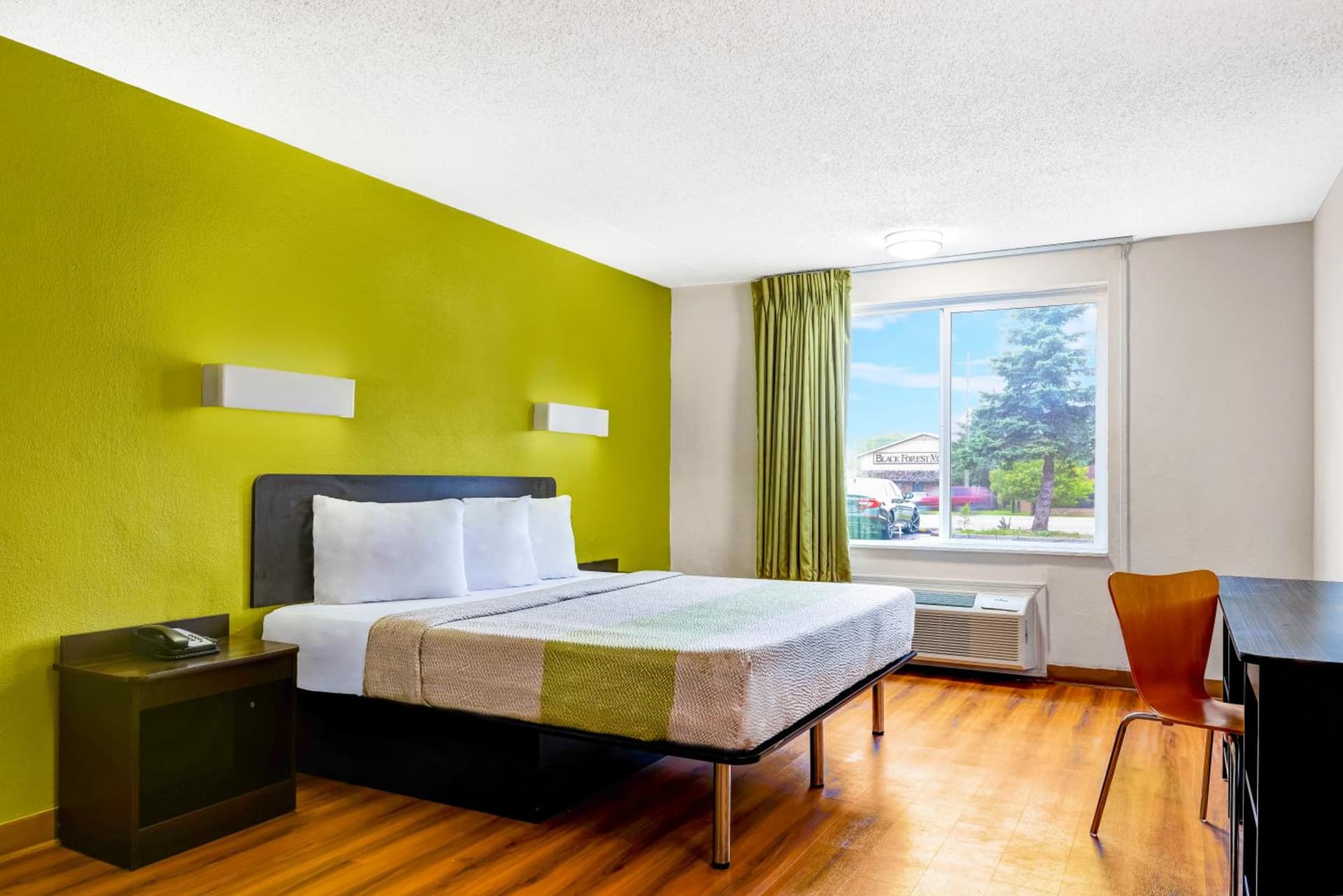 Motel 6 Indianapolis IN interior in Indianapolis, IN — gallery photo 2