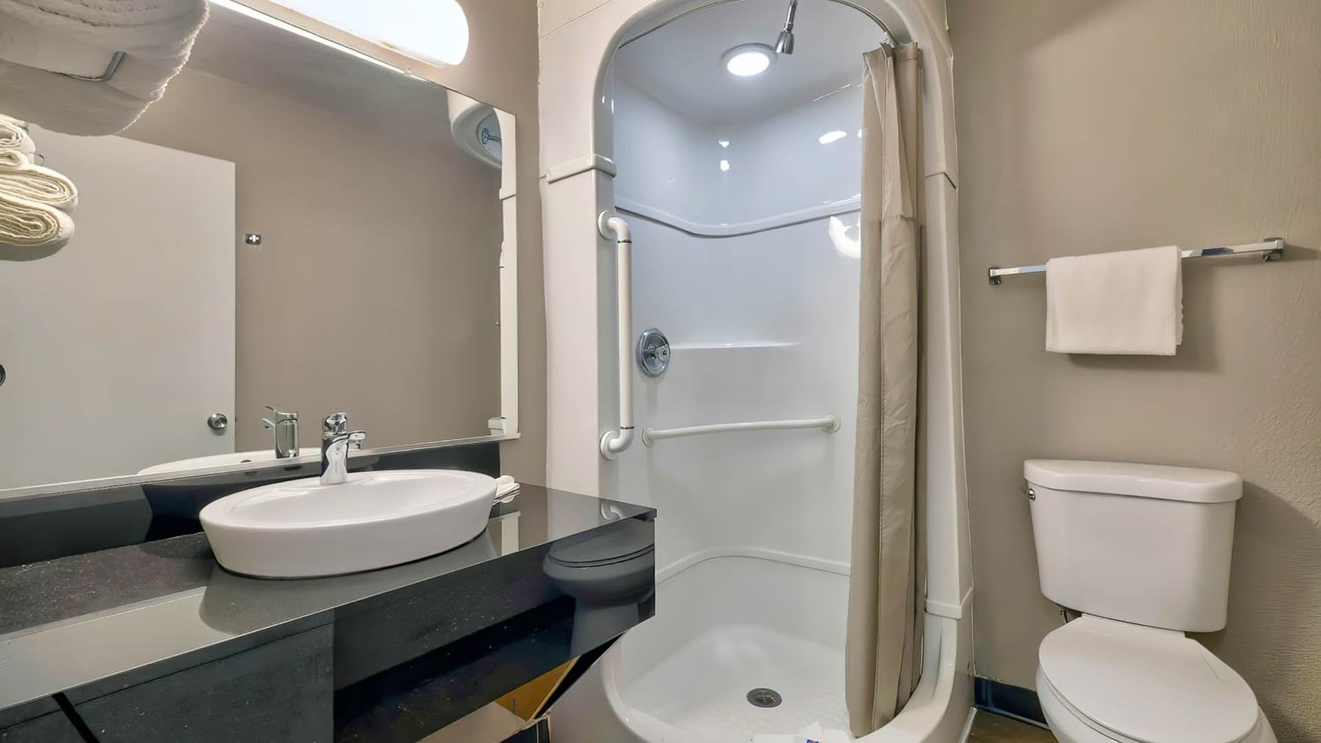 Motel 6-Gallup, NM interior in Gallup, NM — gallery photo 2